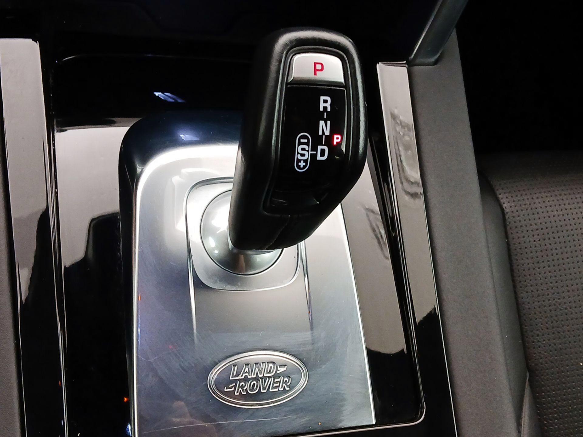 Thumbnail: 2021 Land Rover Discovery Sport - 17