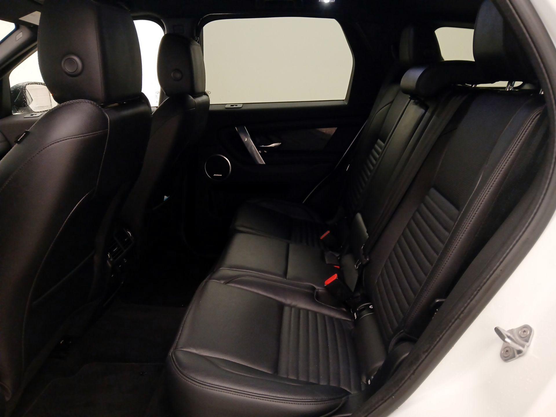 Thumbnail: 2021 Land Rover Discovery Sport - 19