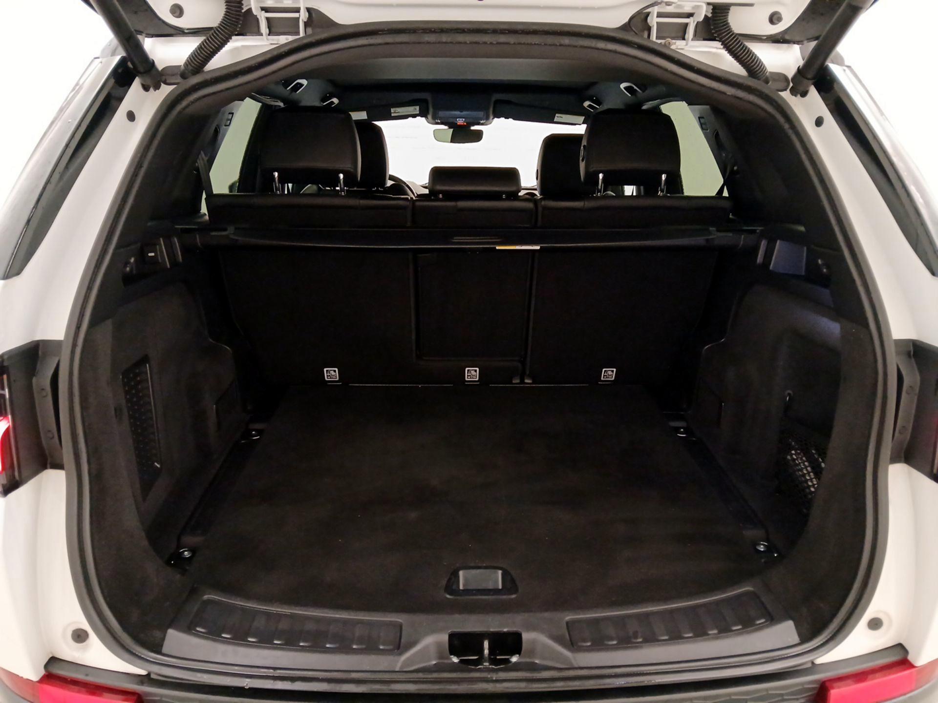 Thumbnail: 2021 Land Rover Discovery Sport - 20