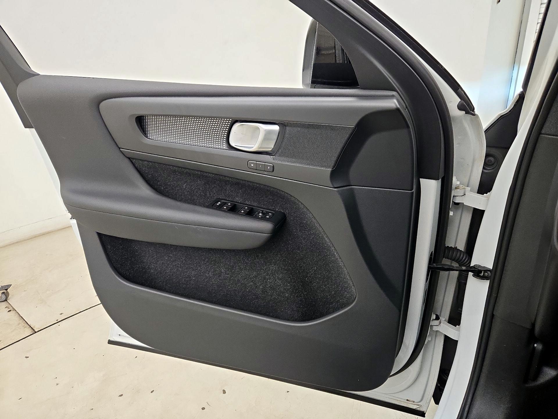 Thumbnail: 2019 Volvo XC40 - 12