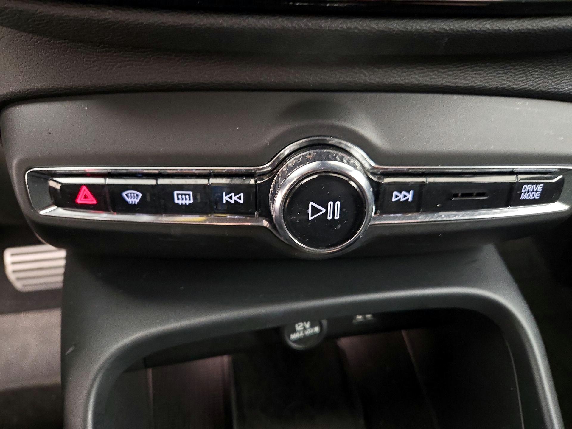 Thumbnail: 2019 Volvo XC40 - 15