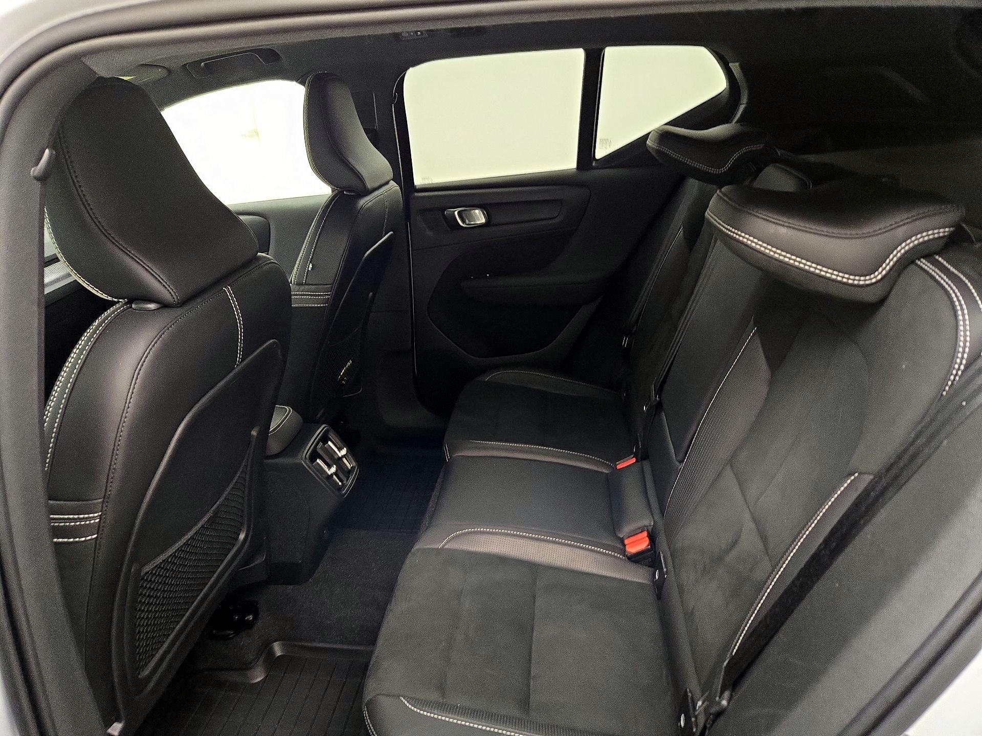 Thumbnail: 2019 Volvo XC40 - 18