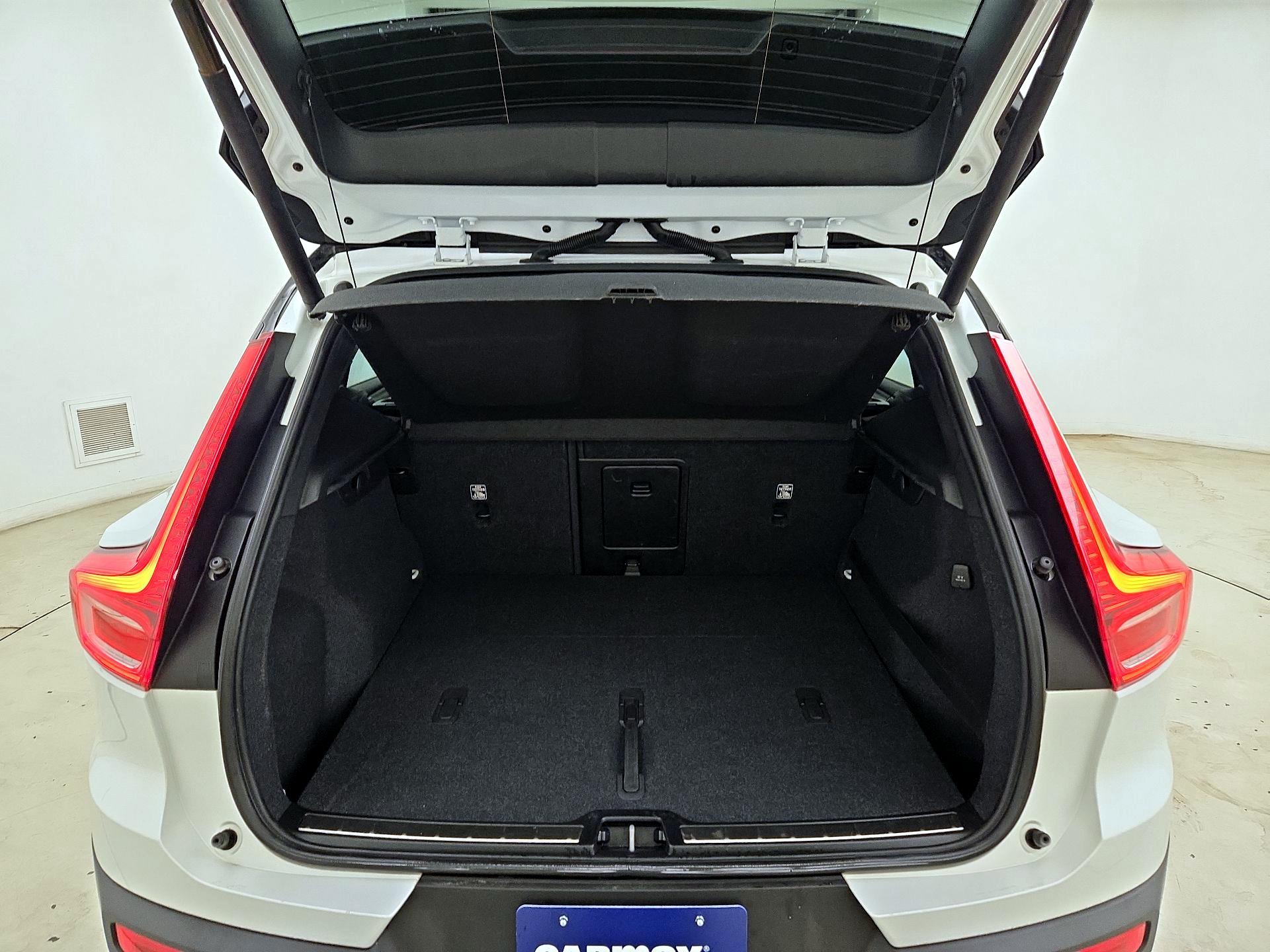 Thumbnail: 2019 Volvo XC40 - 19