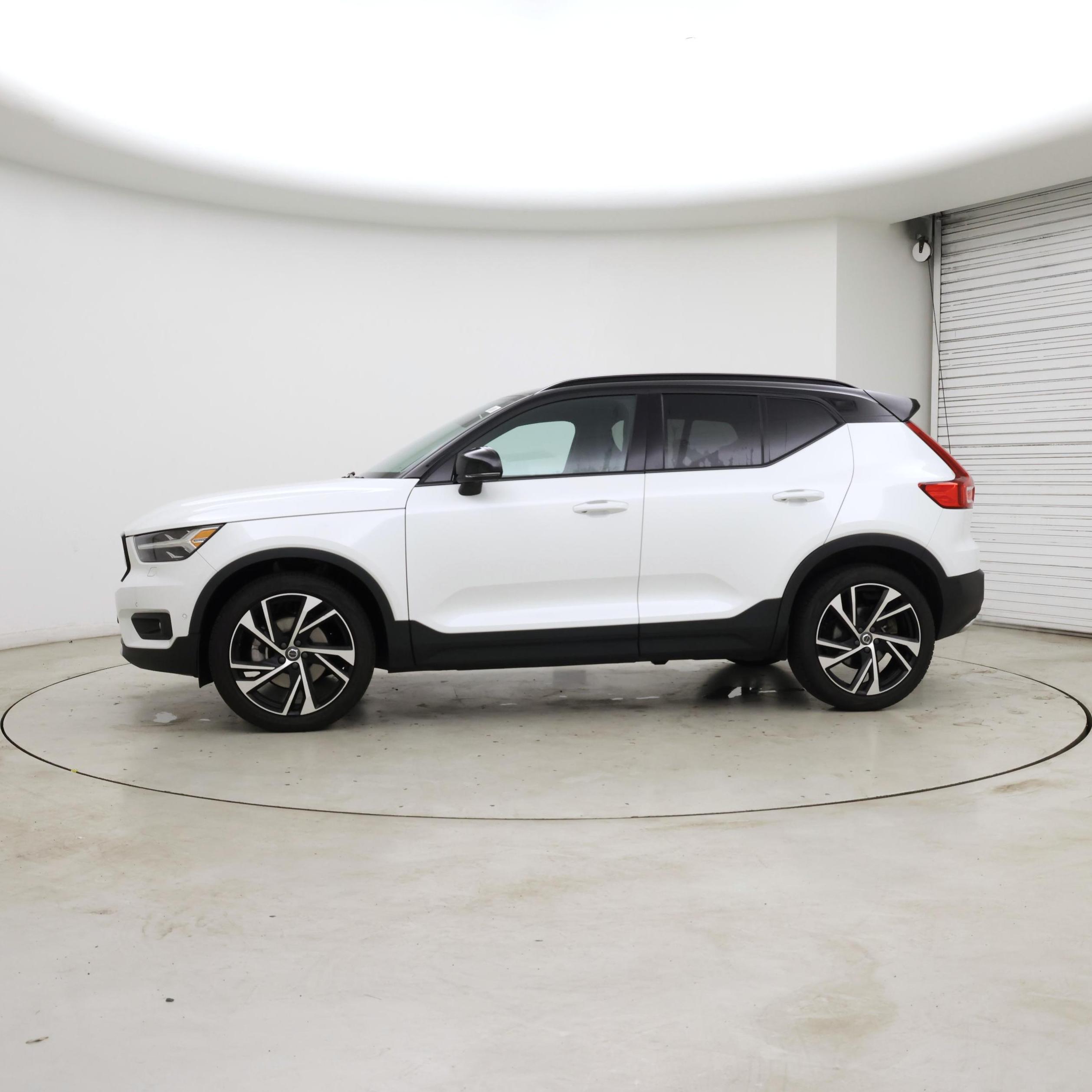 Thumbnail: 2019 Volvo XC40 - 3