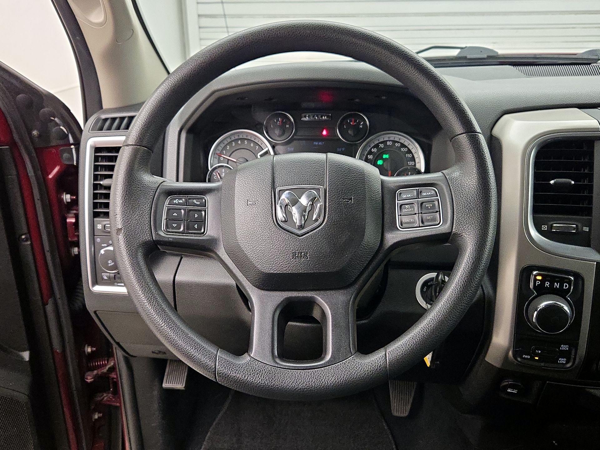 Thumbnail: 2020 RAM 1500 Classic - 10