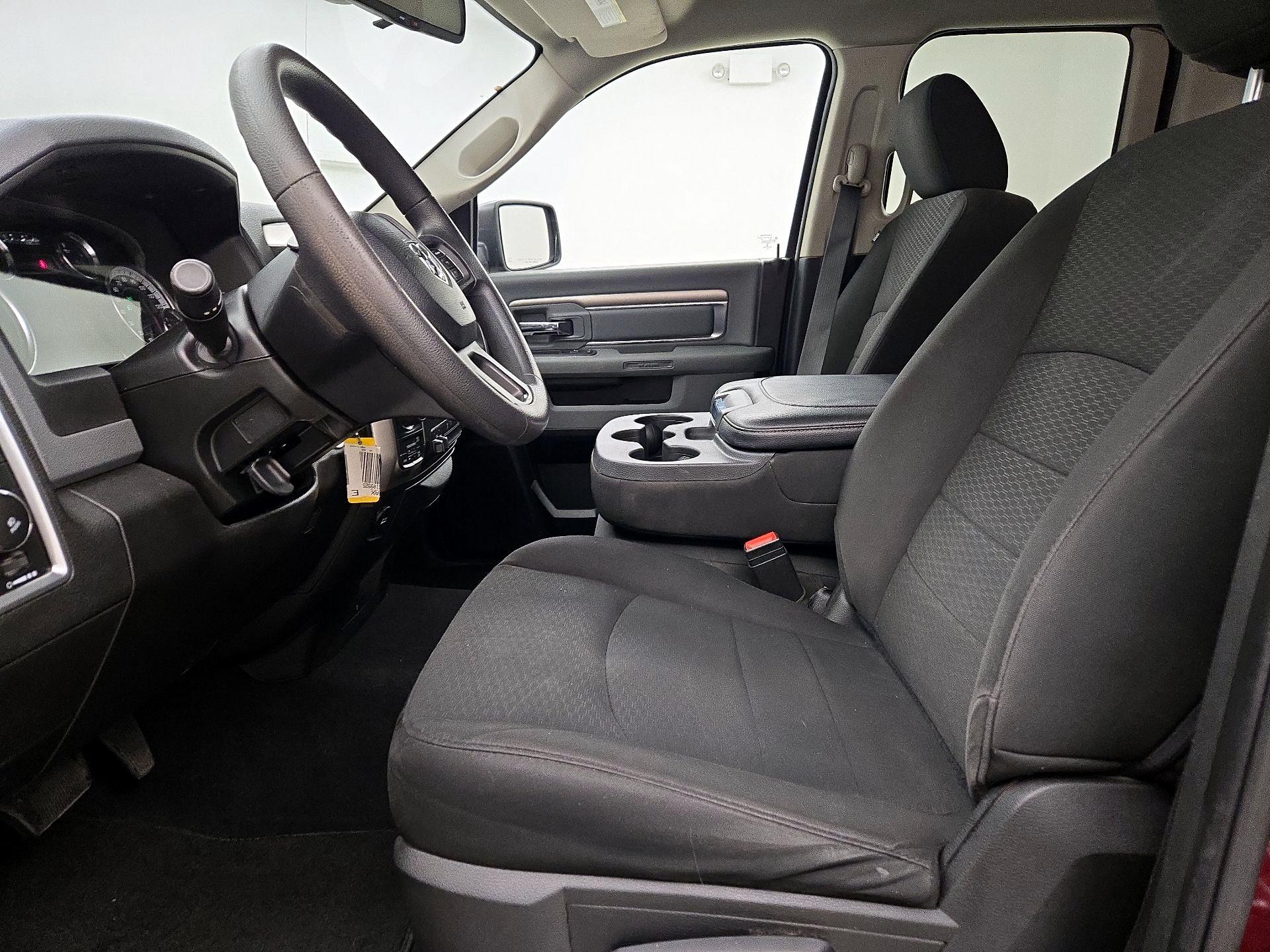 Thumbnail: 2020 RAM 1500 Classic - 11