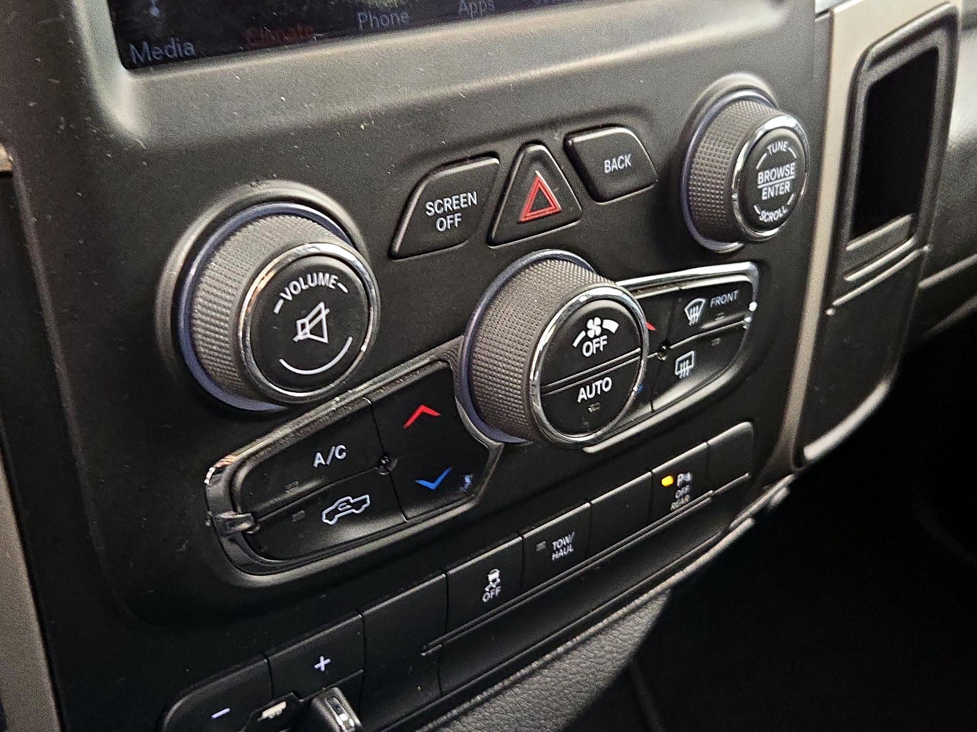 Thumbnail: 2020 RAM 1500 Classic - 16