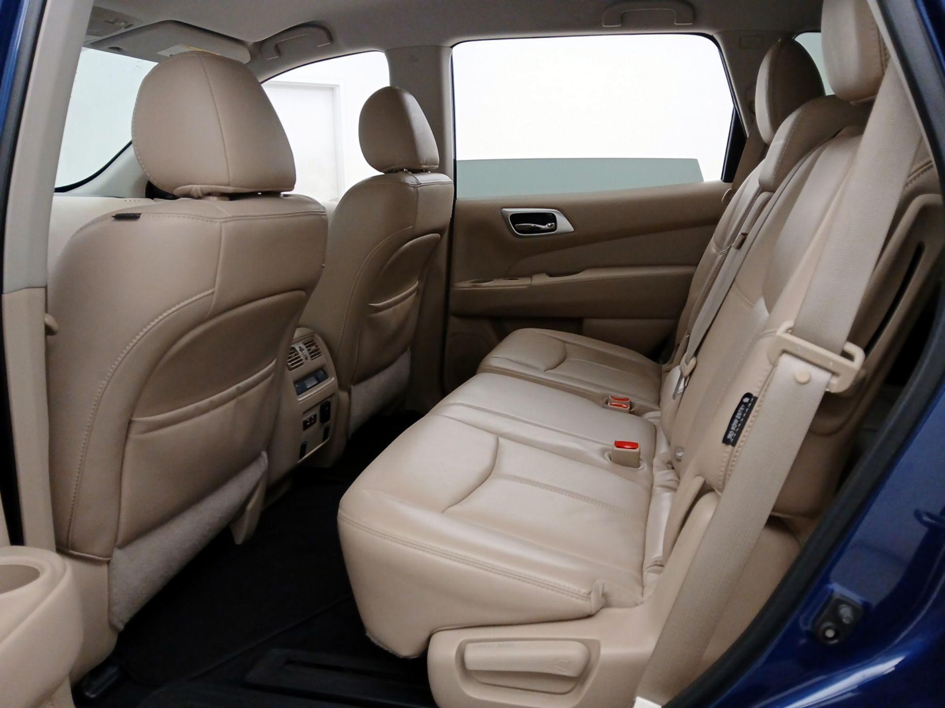 Thumbnail: 2020 Nissan Pathfinder - 18