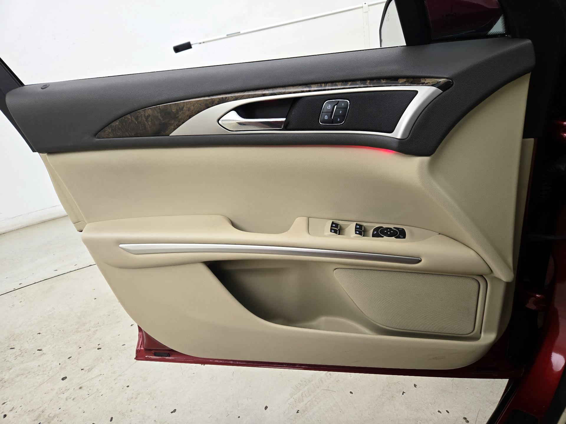 Thumbnail: 2014 Lincoln MKZ - 12