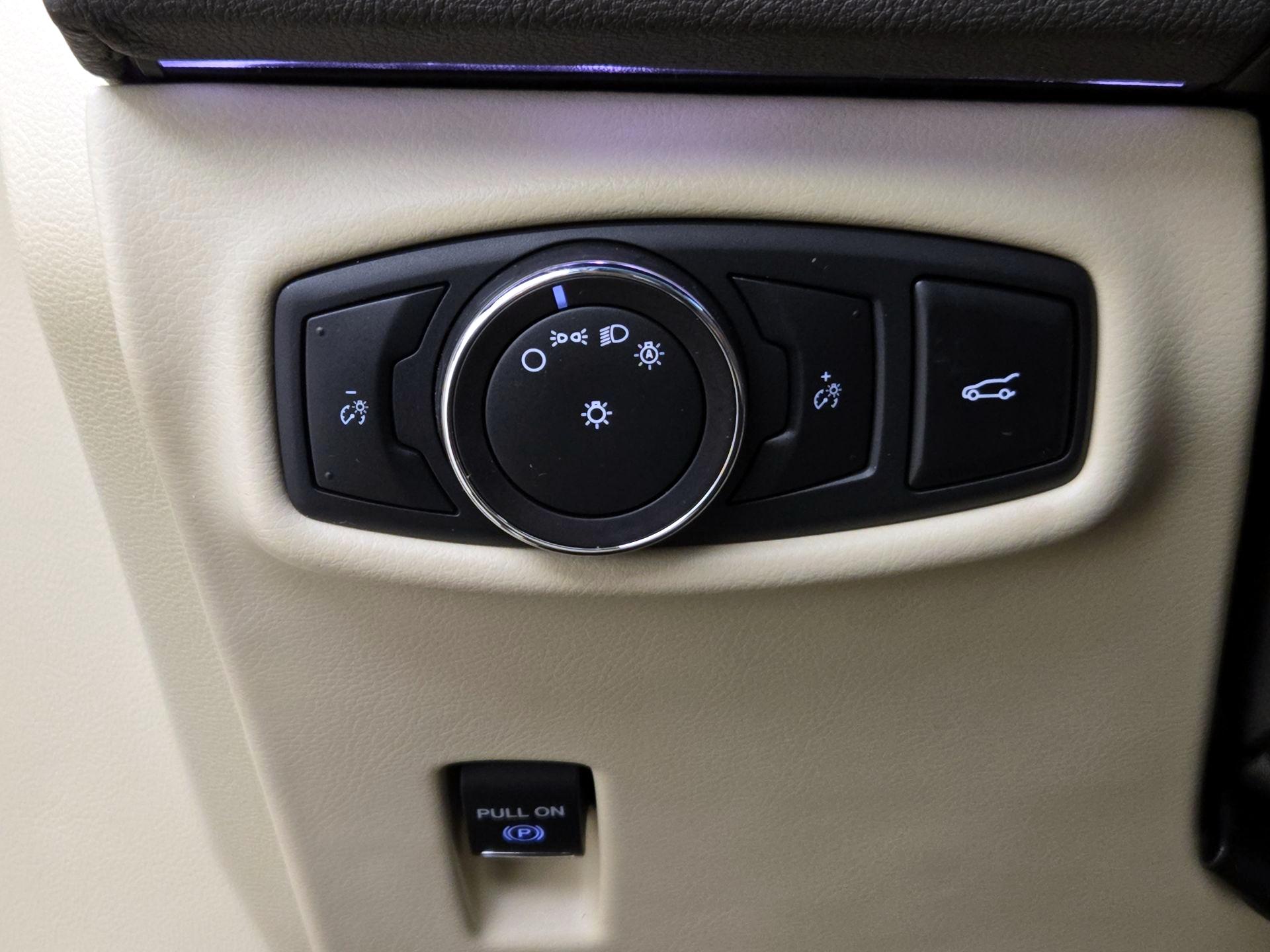 Thumbnail: 2014 Lincoln MKZ - 13