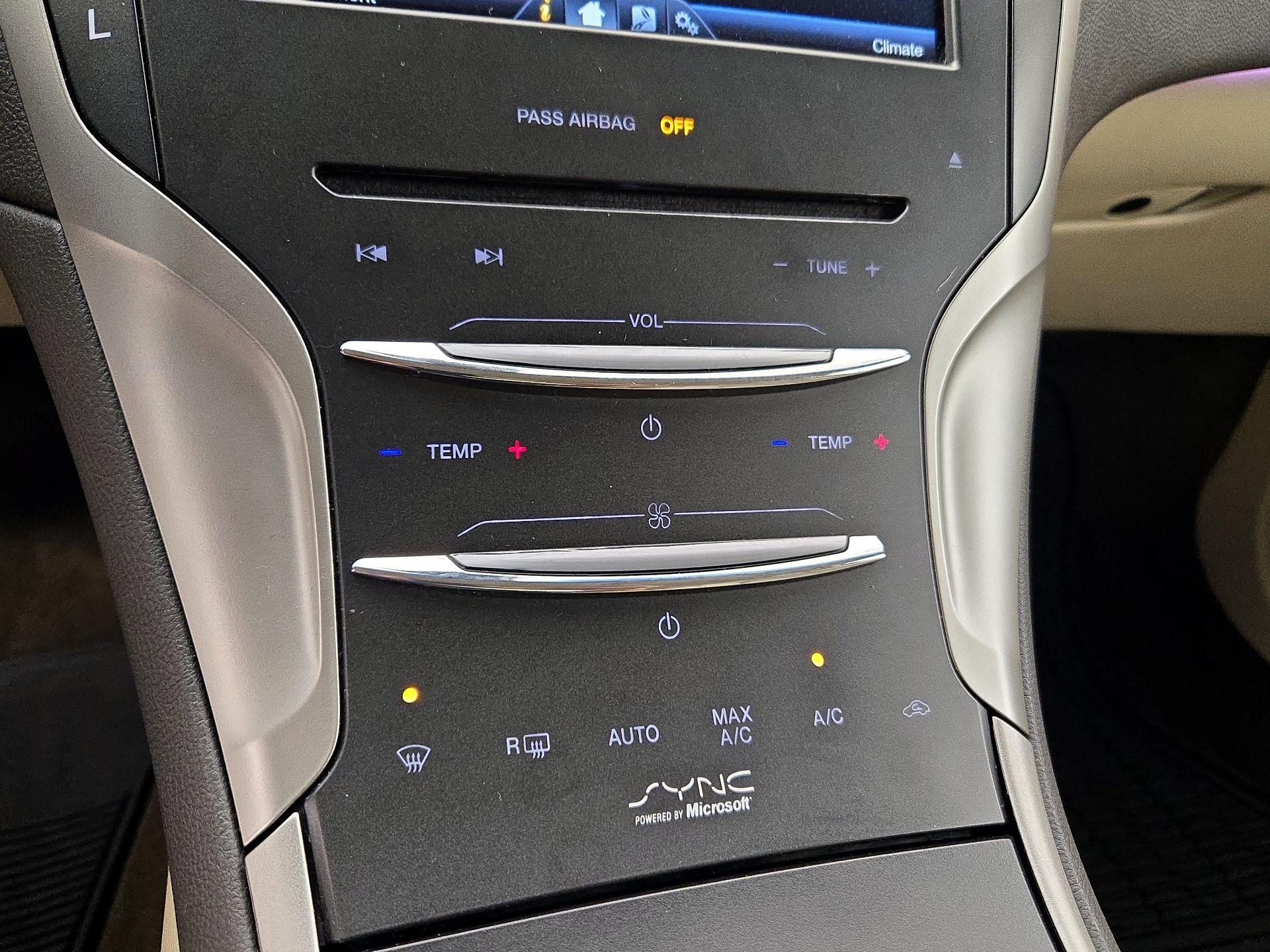 Thumbnail: 2014 Lincoln MKZ - 16