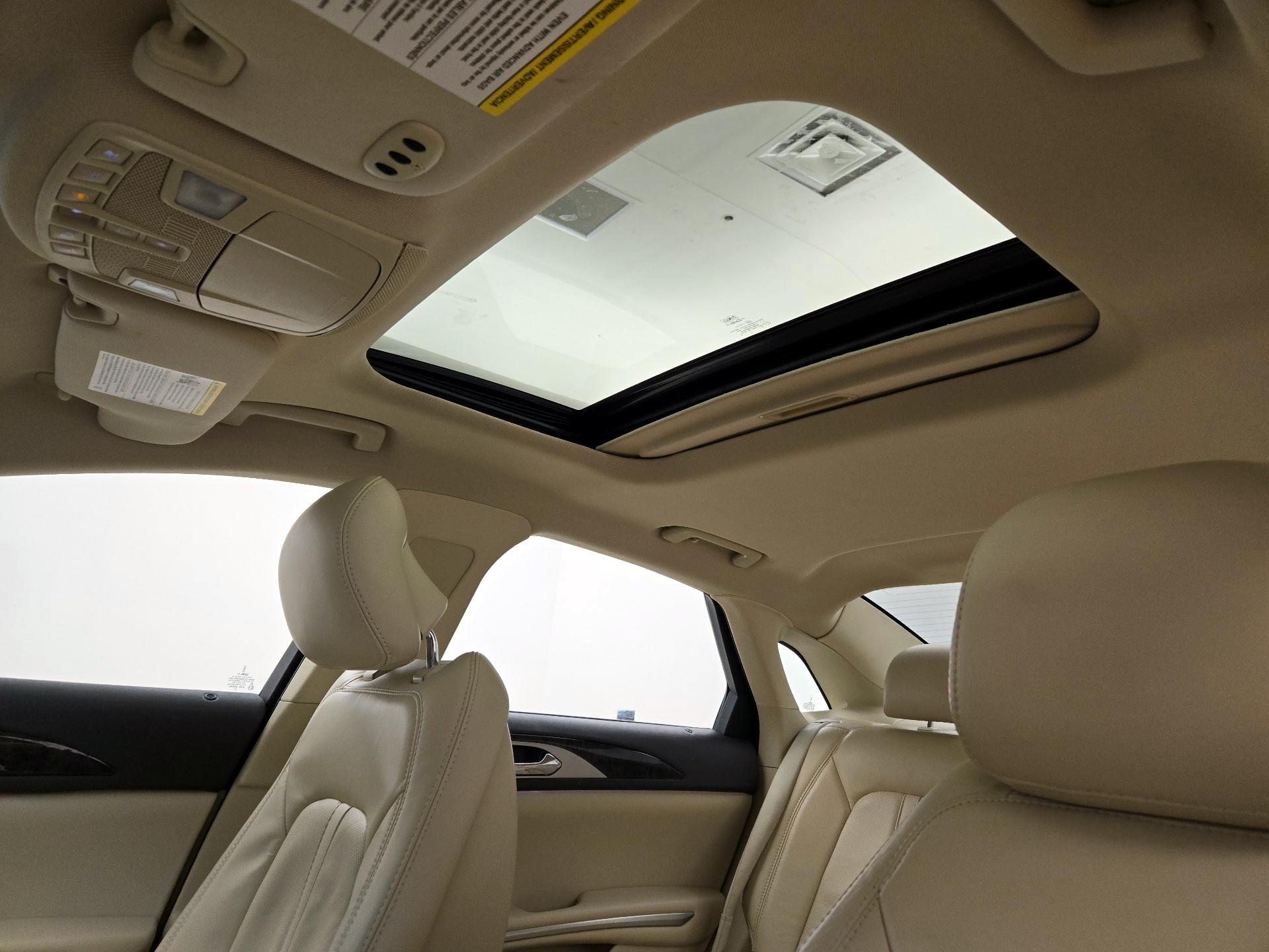 Thumbnail: 2014 Lincoln MKZ - 19