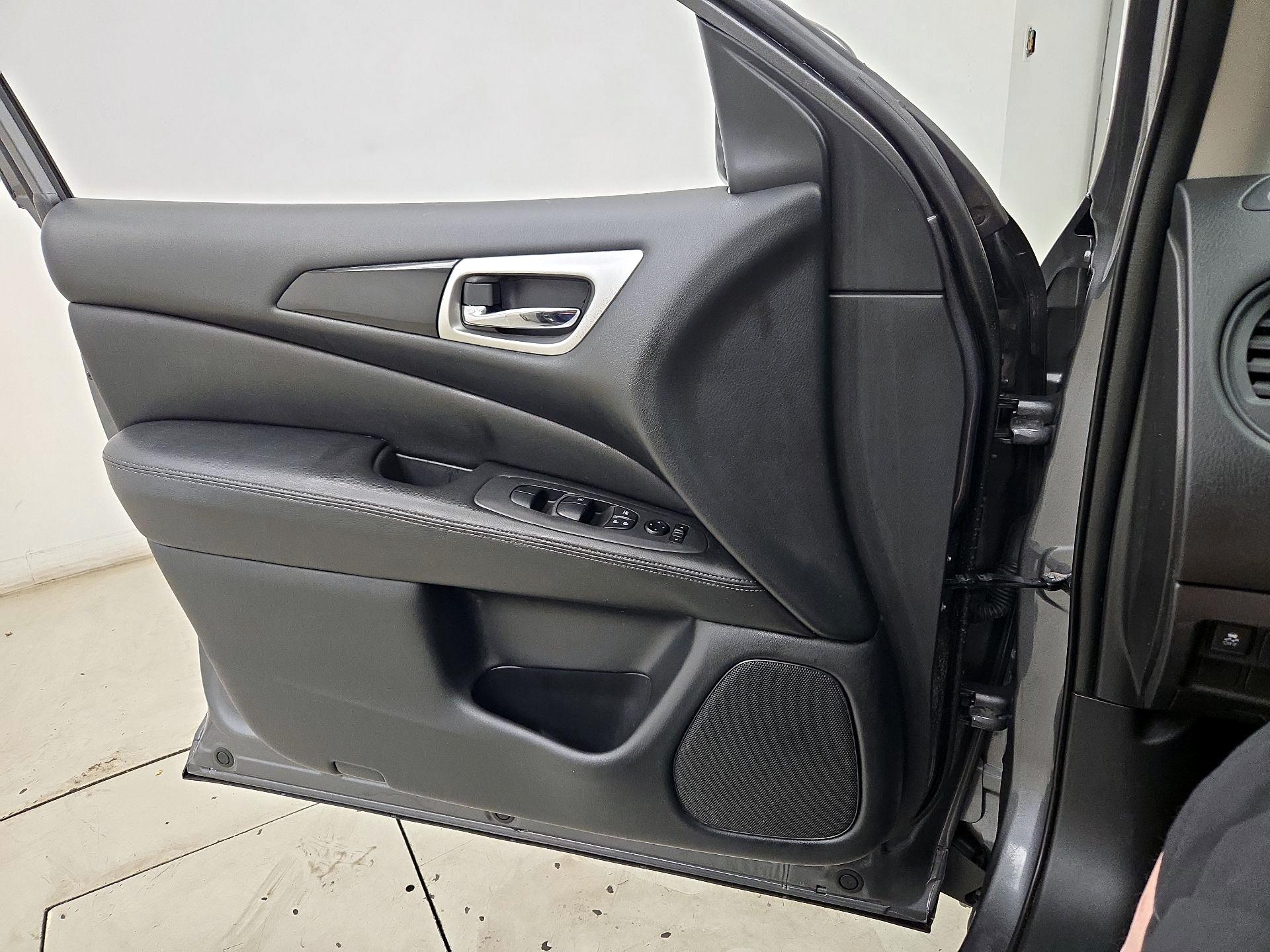 Thumbnail: 2020 Nissan Pathfinder - 12