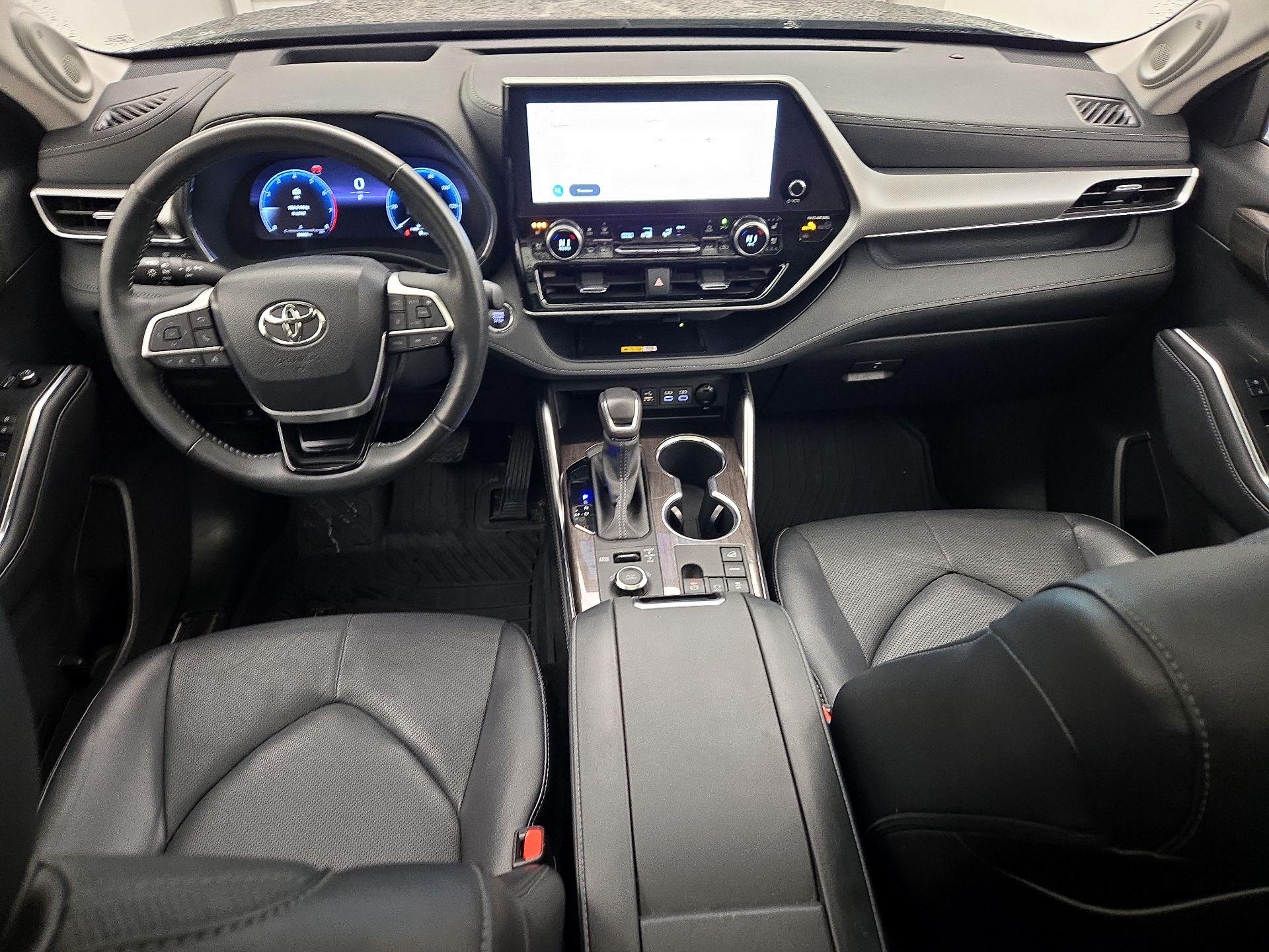 Thumbnail: 2023 Toyota Highlander - 9