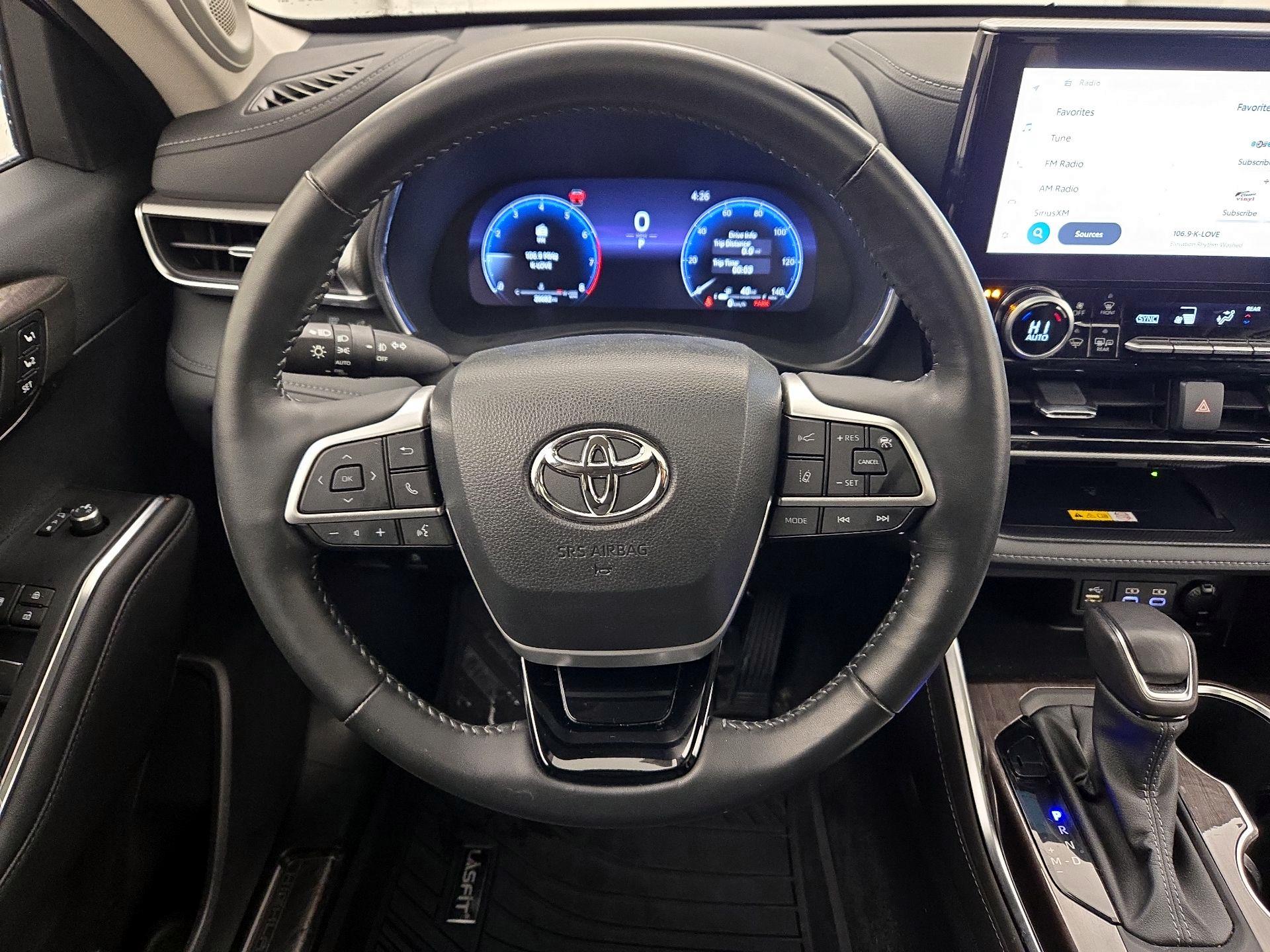 Thumbnail: 2023 Toyota Highlander - 10