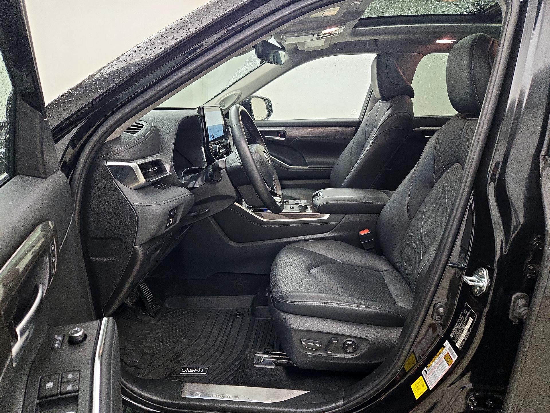 Thumbnail: 2023 Toyota Highlander - 11