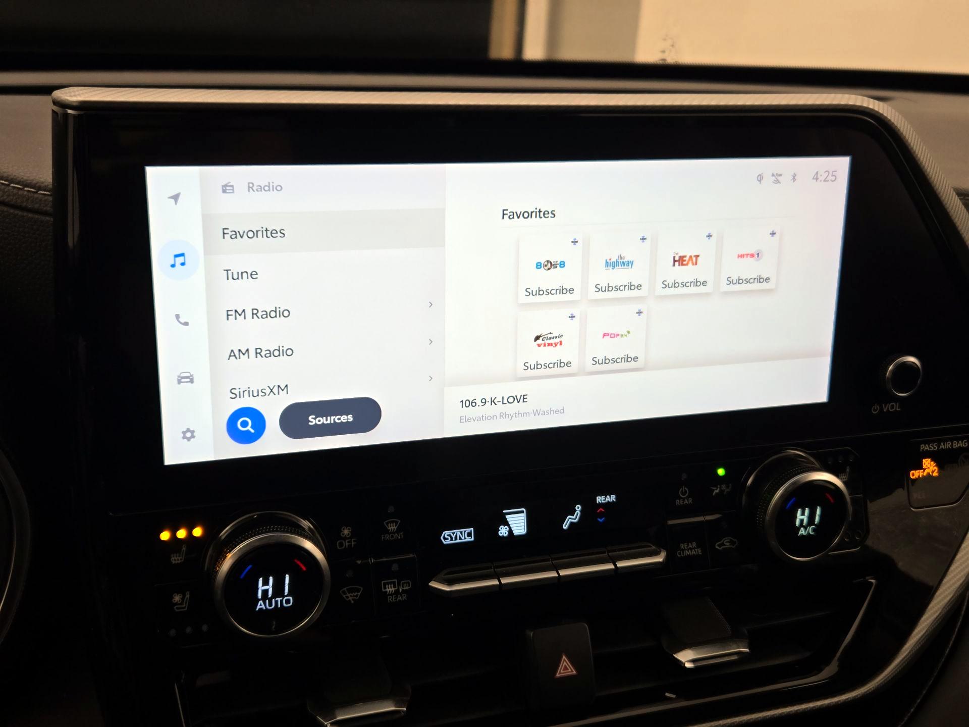 Thumbnail: 2023 Toyota Highlander - 15