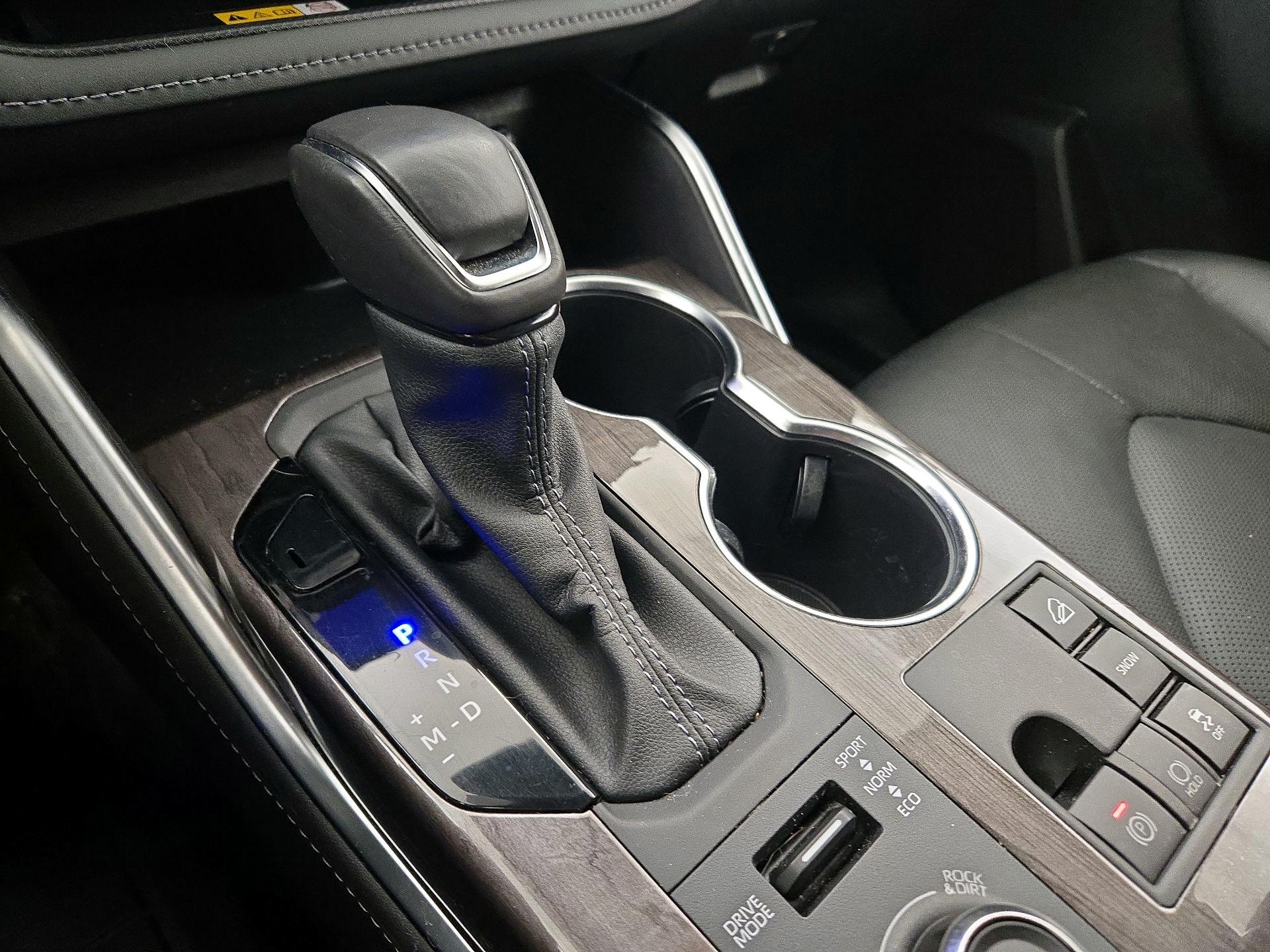 Thumbnail: 2023 Toyota Highlander - 17