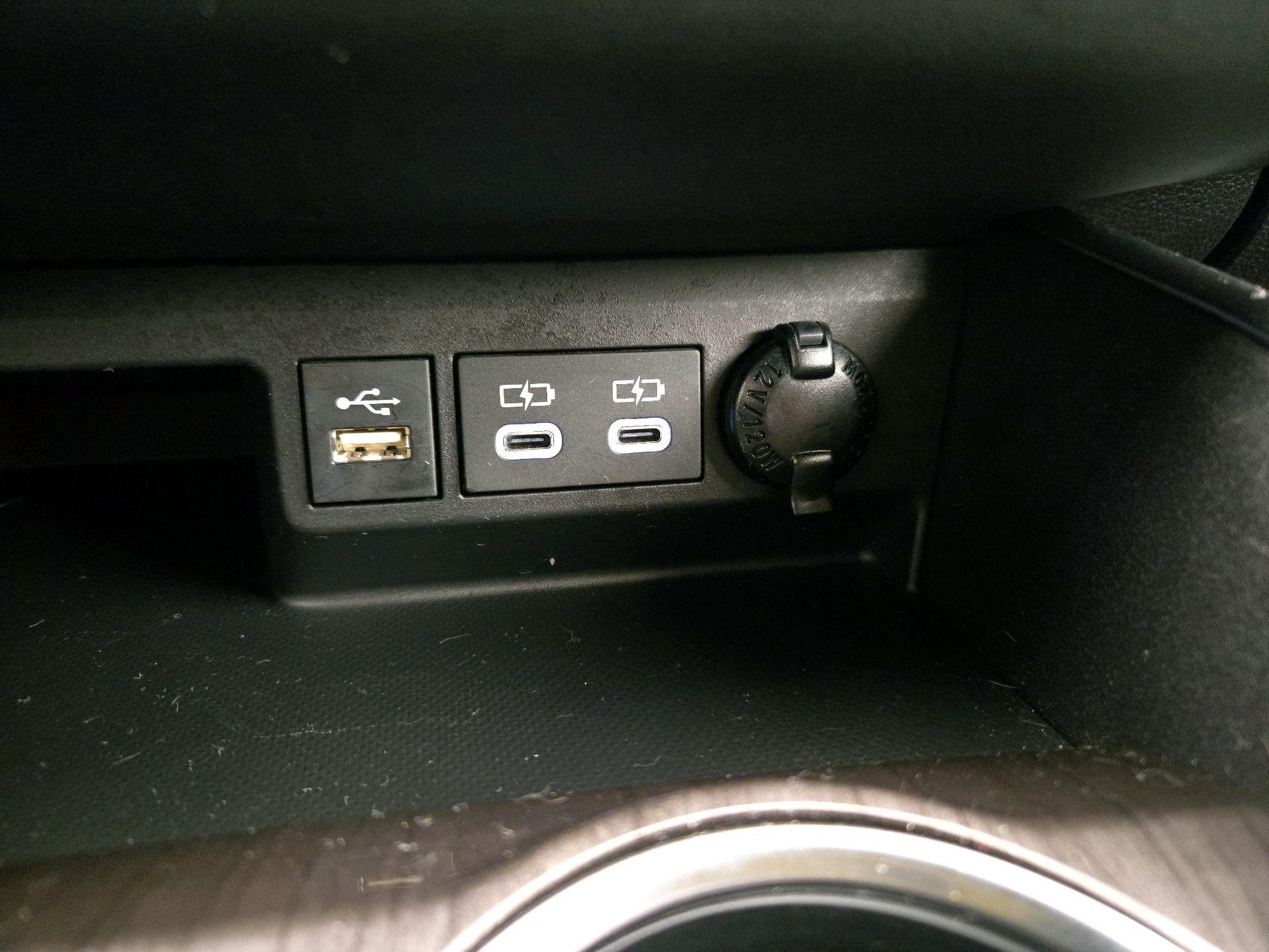 Thumbnail: 2023 Toyota Highlander - 18