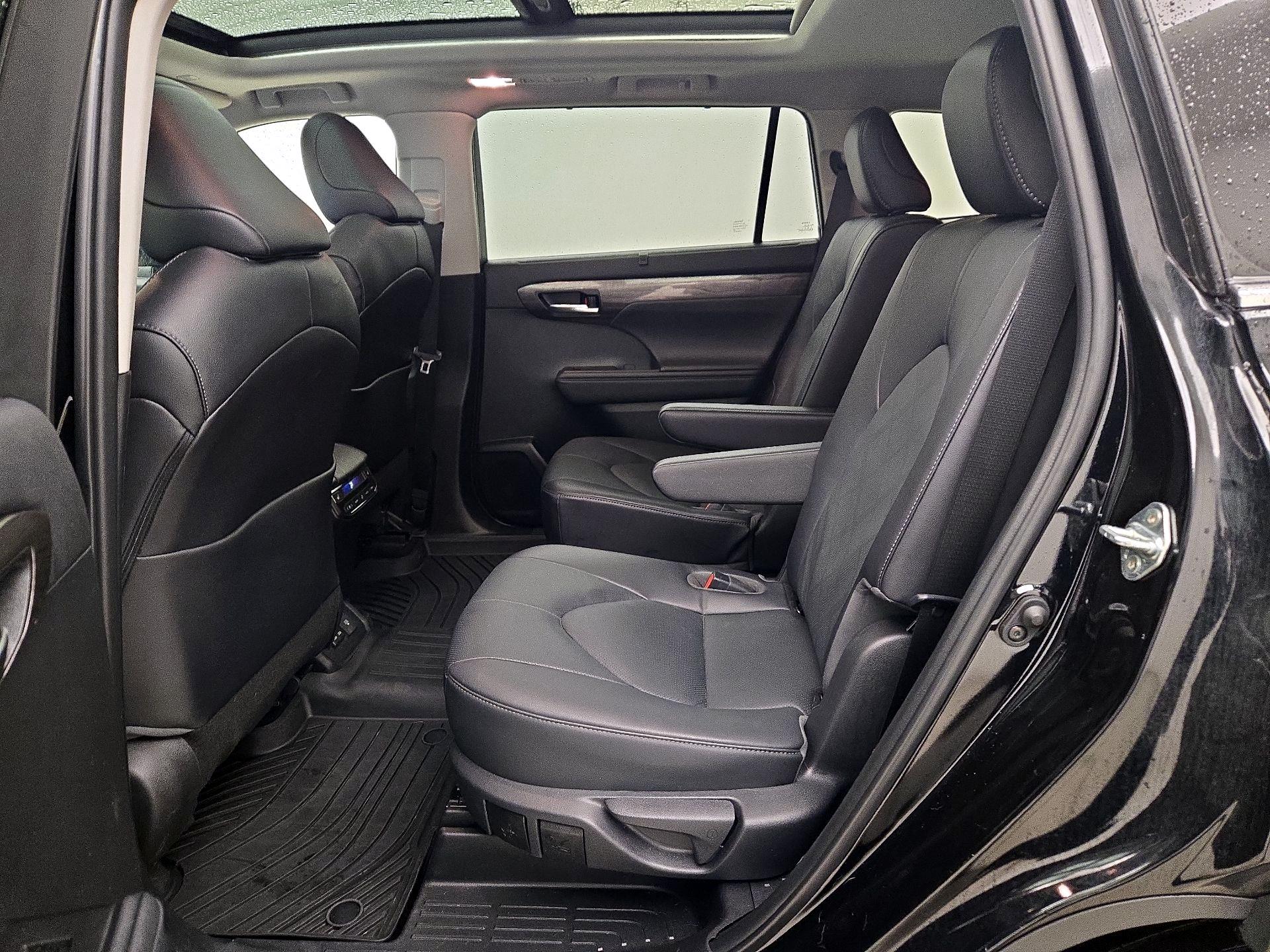 Thumbnail: 2023 Toyota Highlander - 20