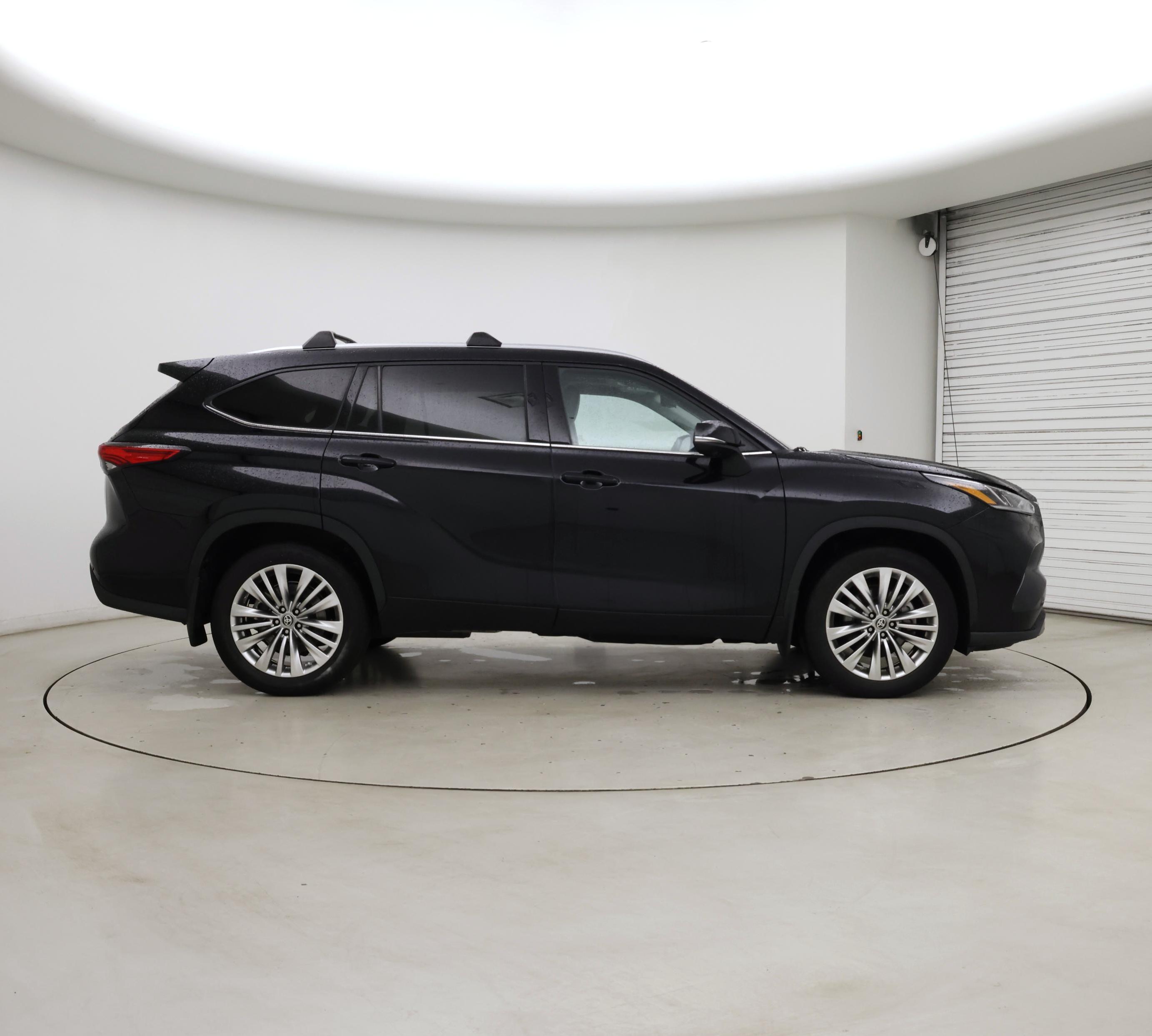 Thumbnail: 2023 Toyota Highlander - 7