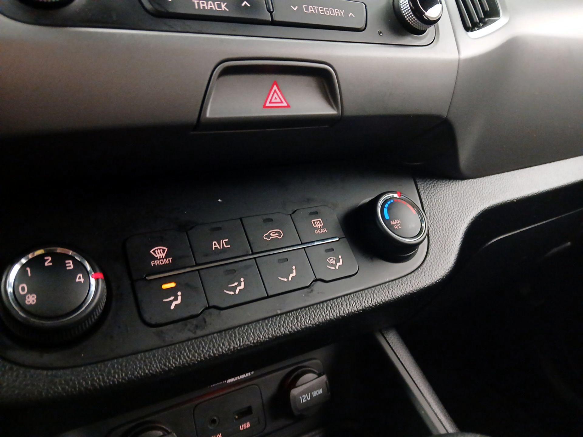 Thumbnail: 2015 Kia Sportage - 15