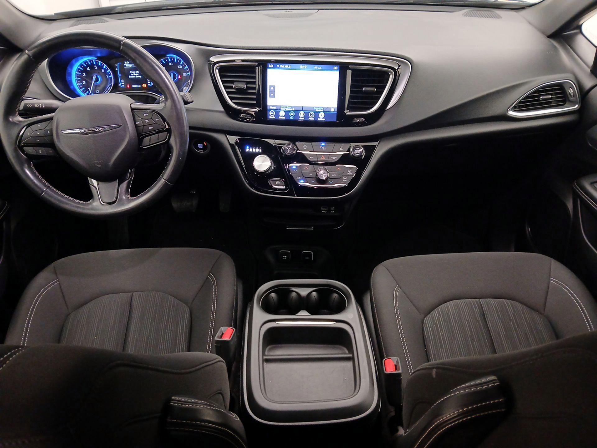 Thumbnail: 2019 Chrysler Pacifica - 9