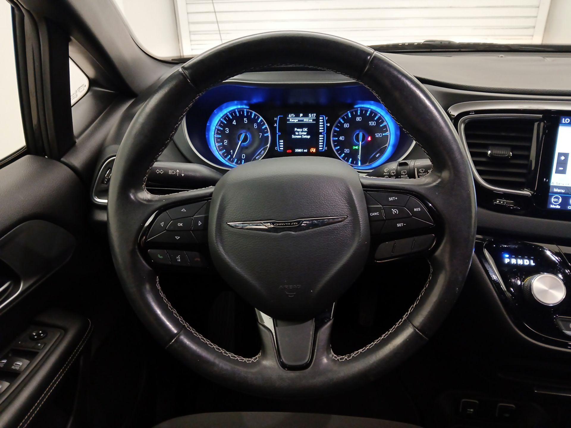 Thumbnail: 2019 Chrysler Pacifica - 10