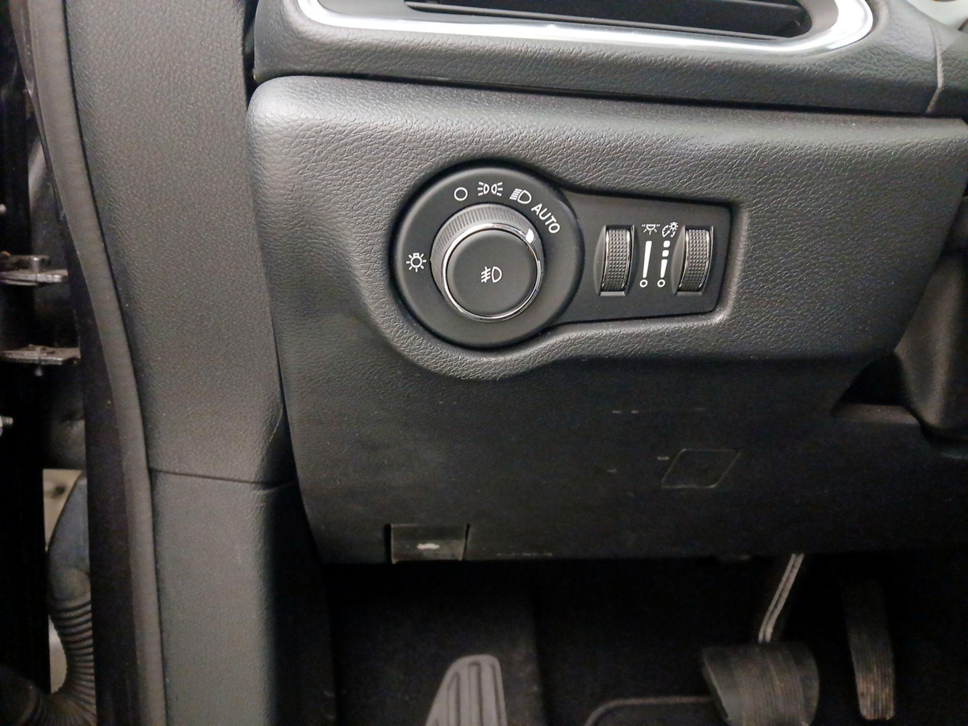 Thumbnail: 2019 Chrysler Pacifica - 13