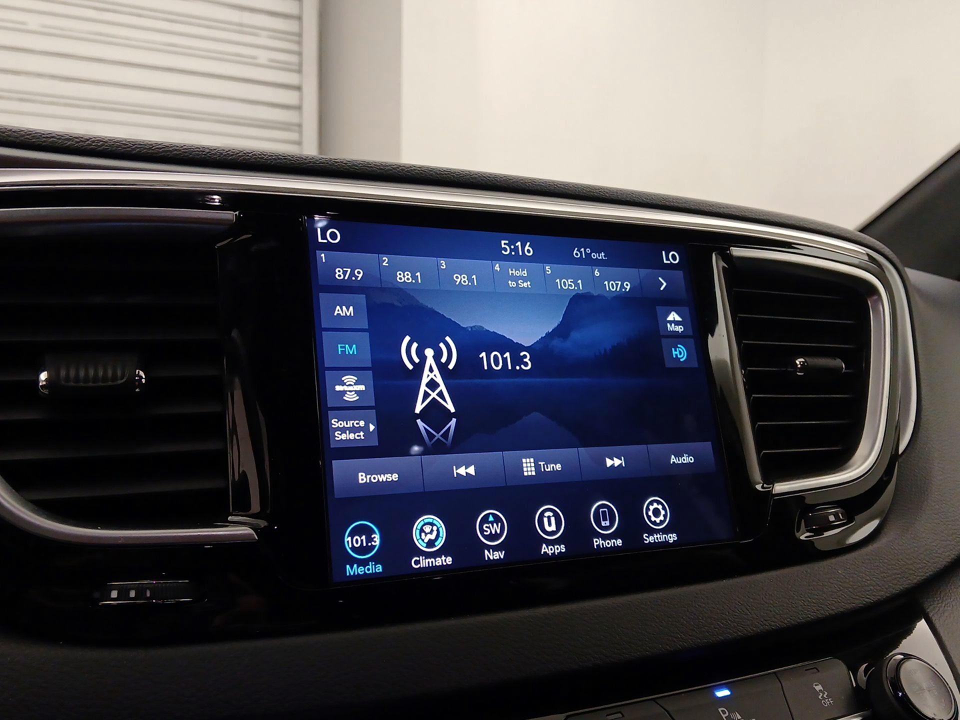 Thumbnail: 2019 Chrysler Pacifica - 16