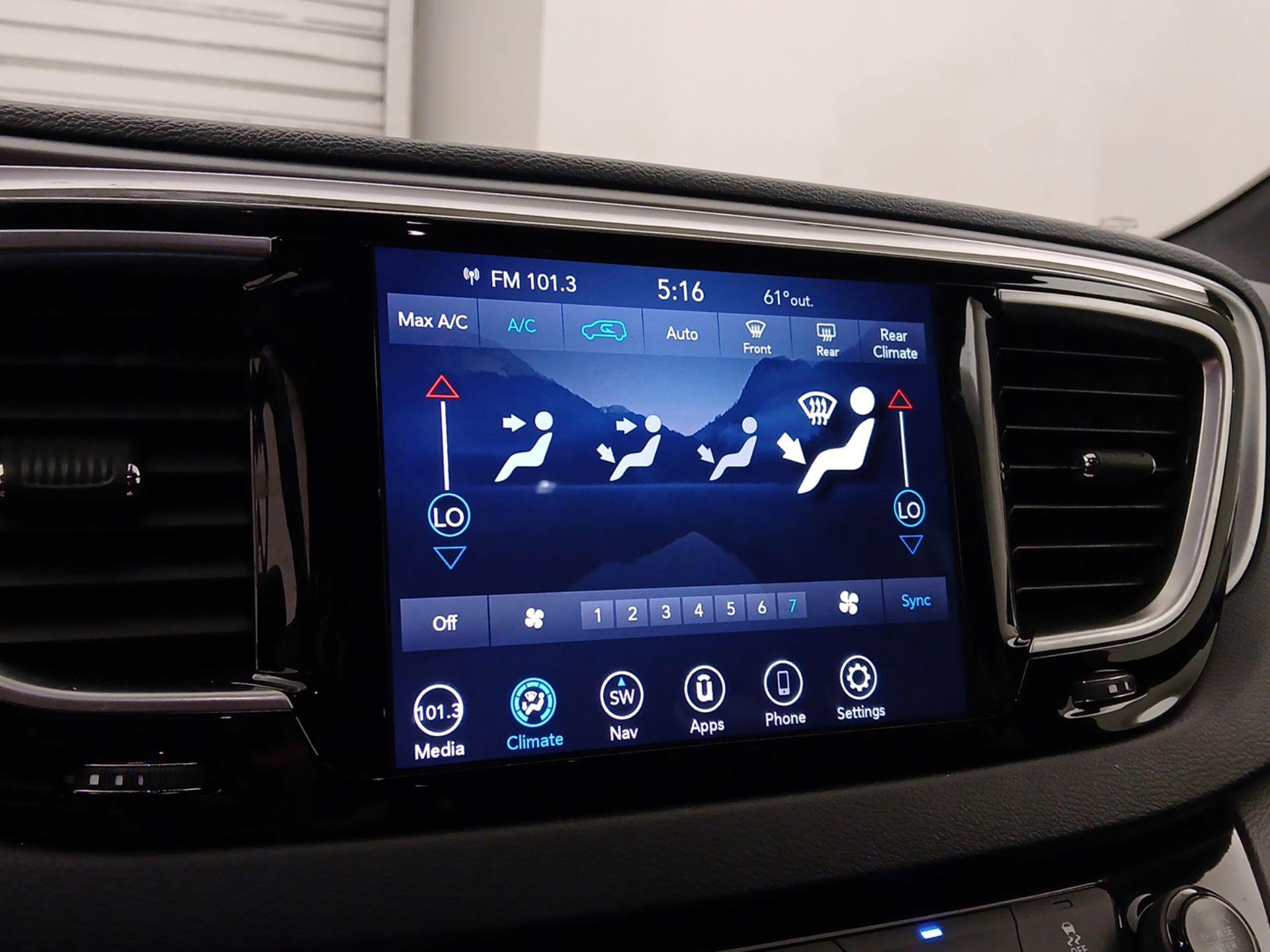 Thumbnail: 2019 Chrysler Pacifica - 17