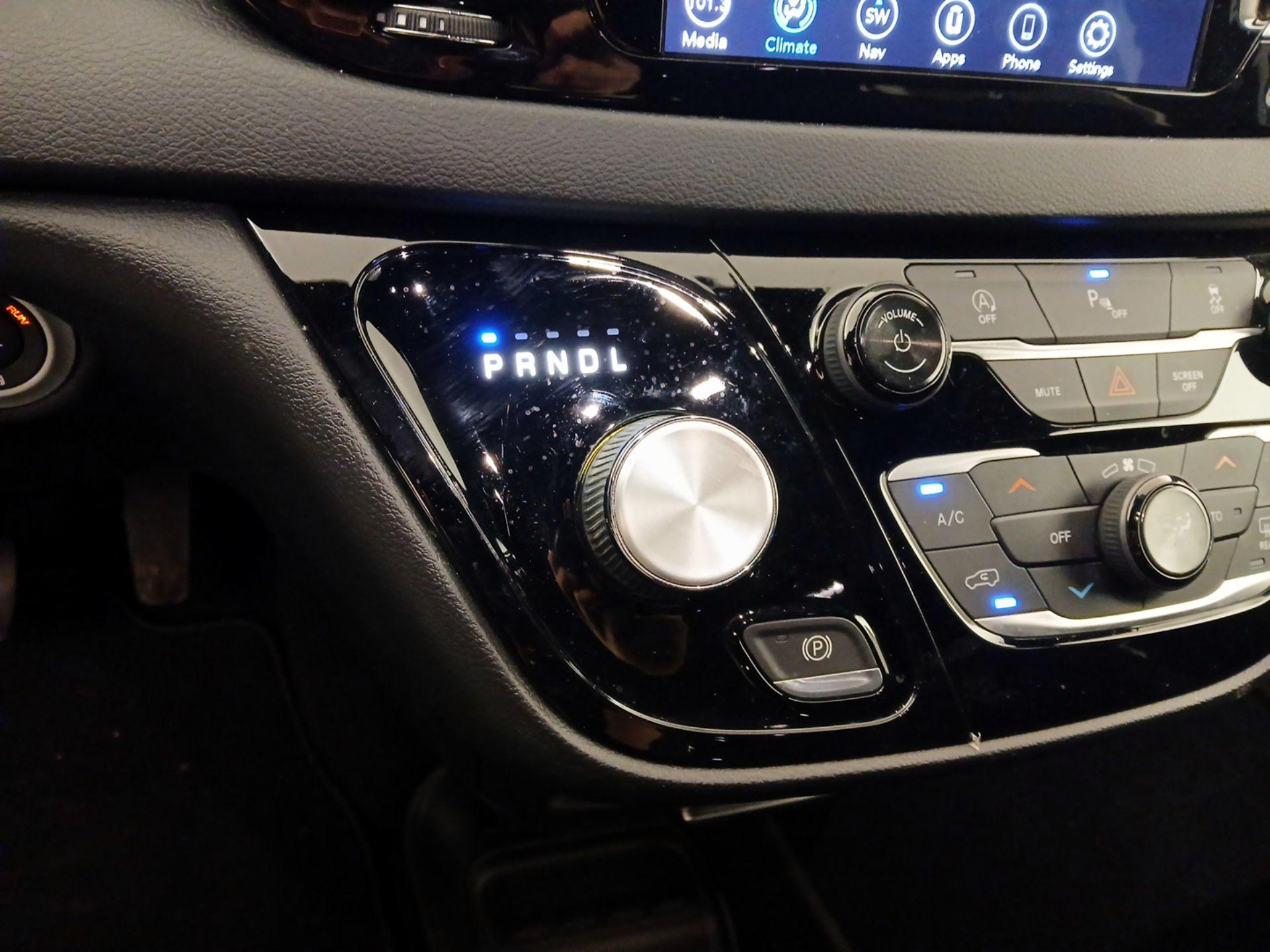 Thumbnail: 2019 Chrysler Pacifica - 18