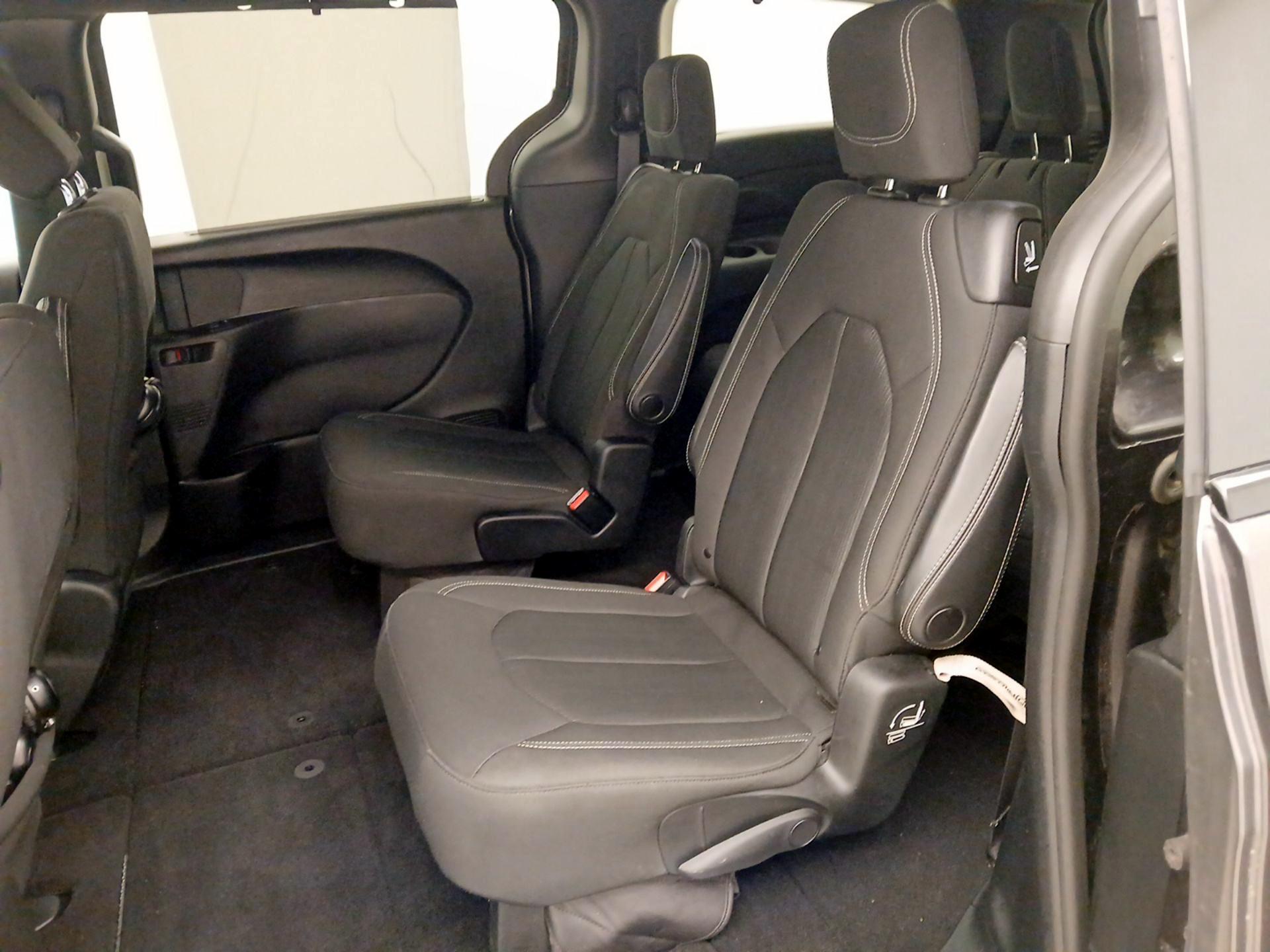 Thumbnail: 2019 Chrysler Pacifica - 20