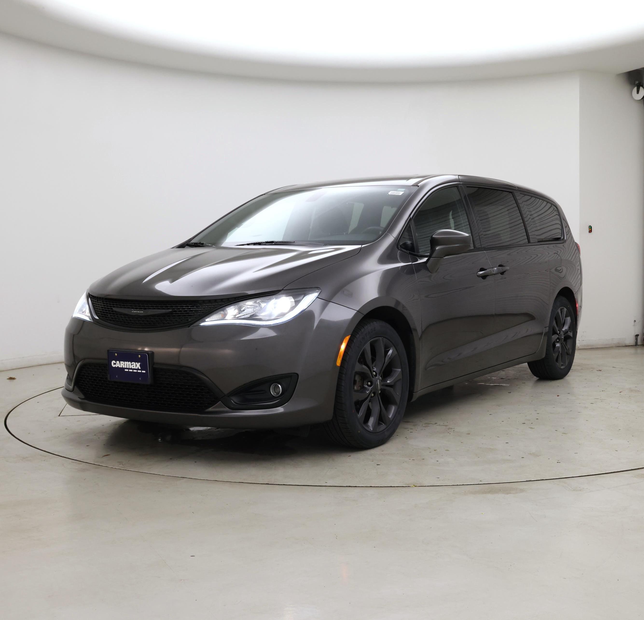 Thumbnail: 2019 Chrysler Pacifica - 4