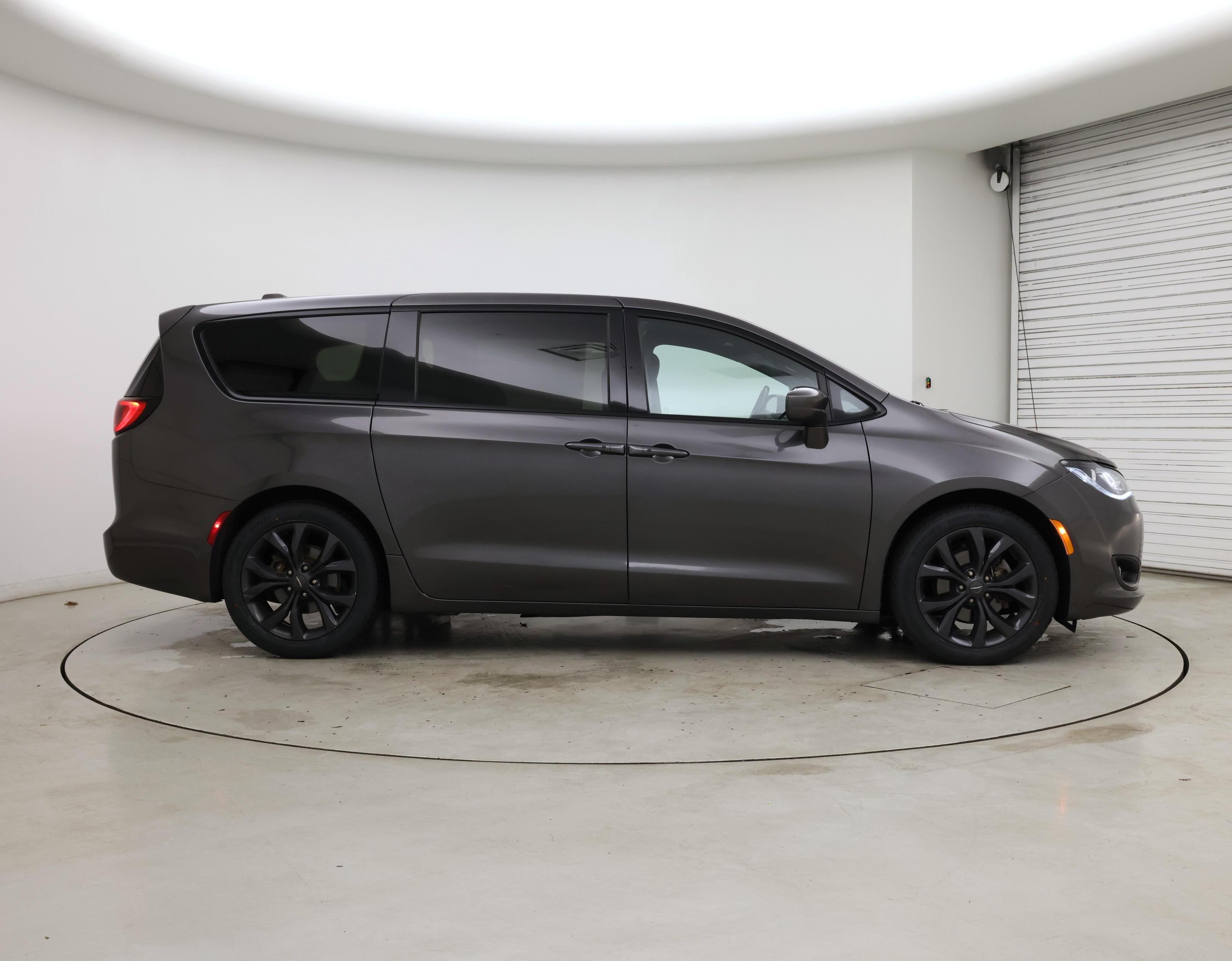 Thumbnail: 2019 Chrysler Pacifica - 7
