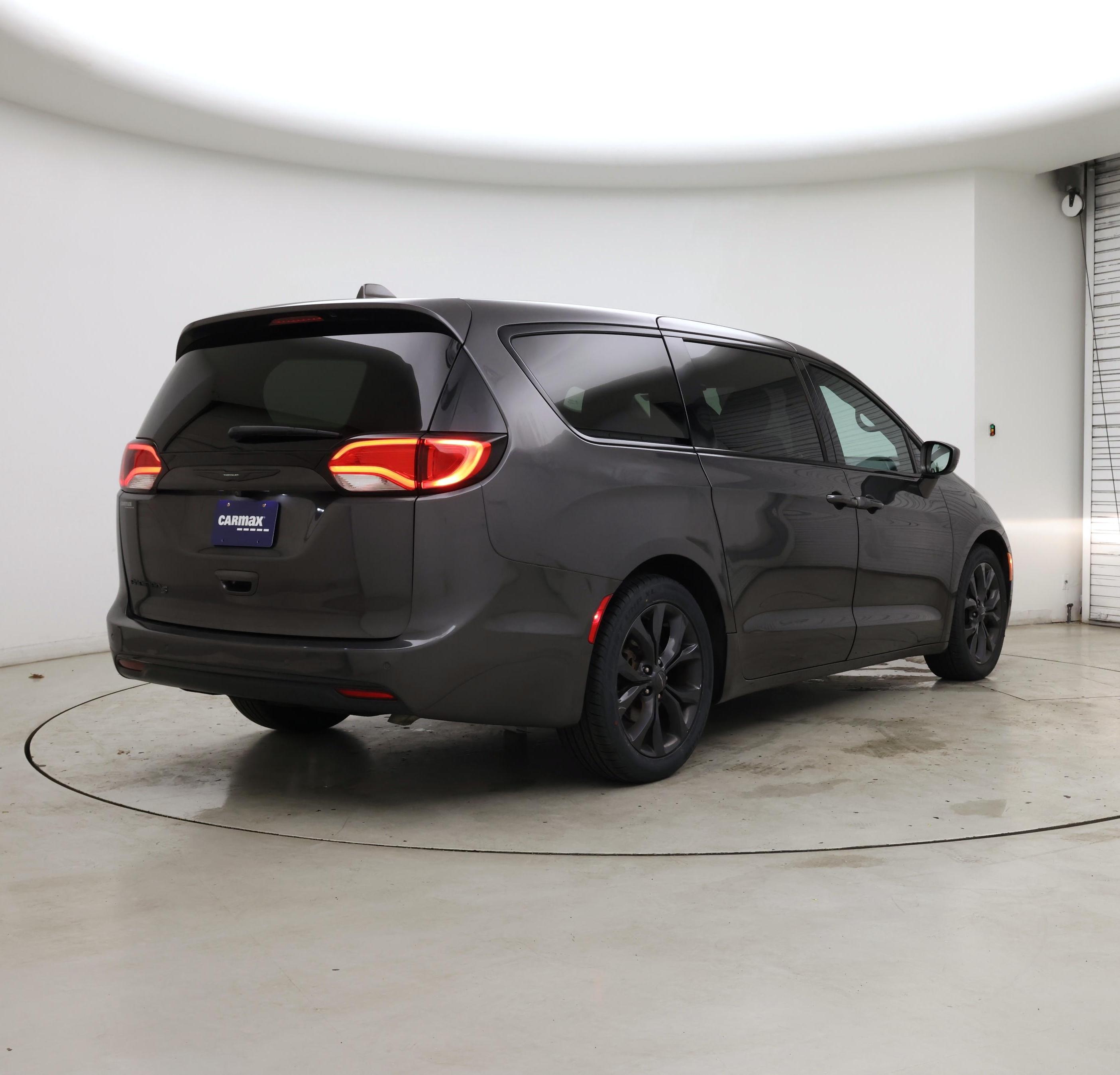 Thumbnail: 2019 Chrysler Pacifica - 8