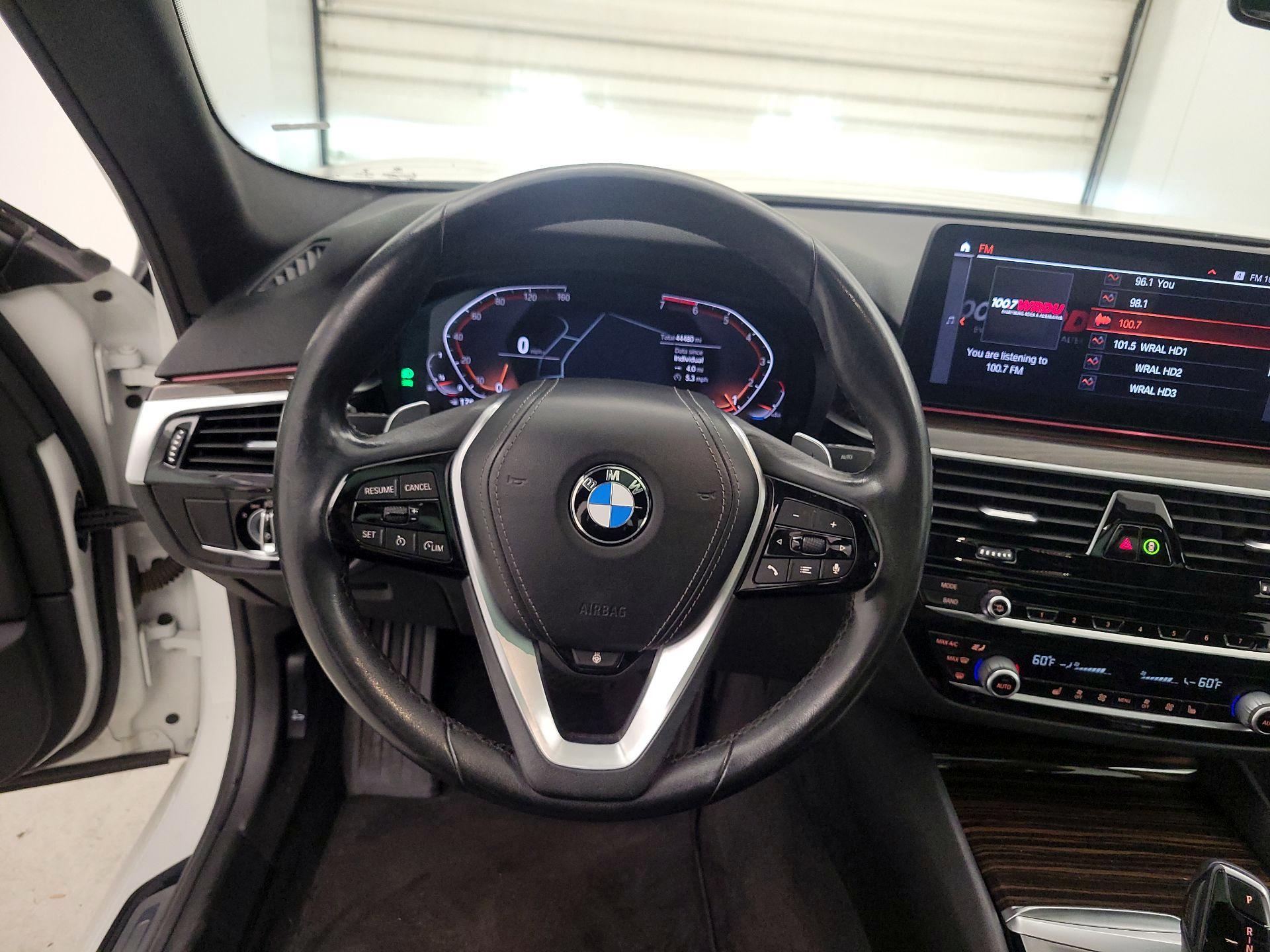 Thumbnail: 2021 BMW 5 Series - 10