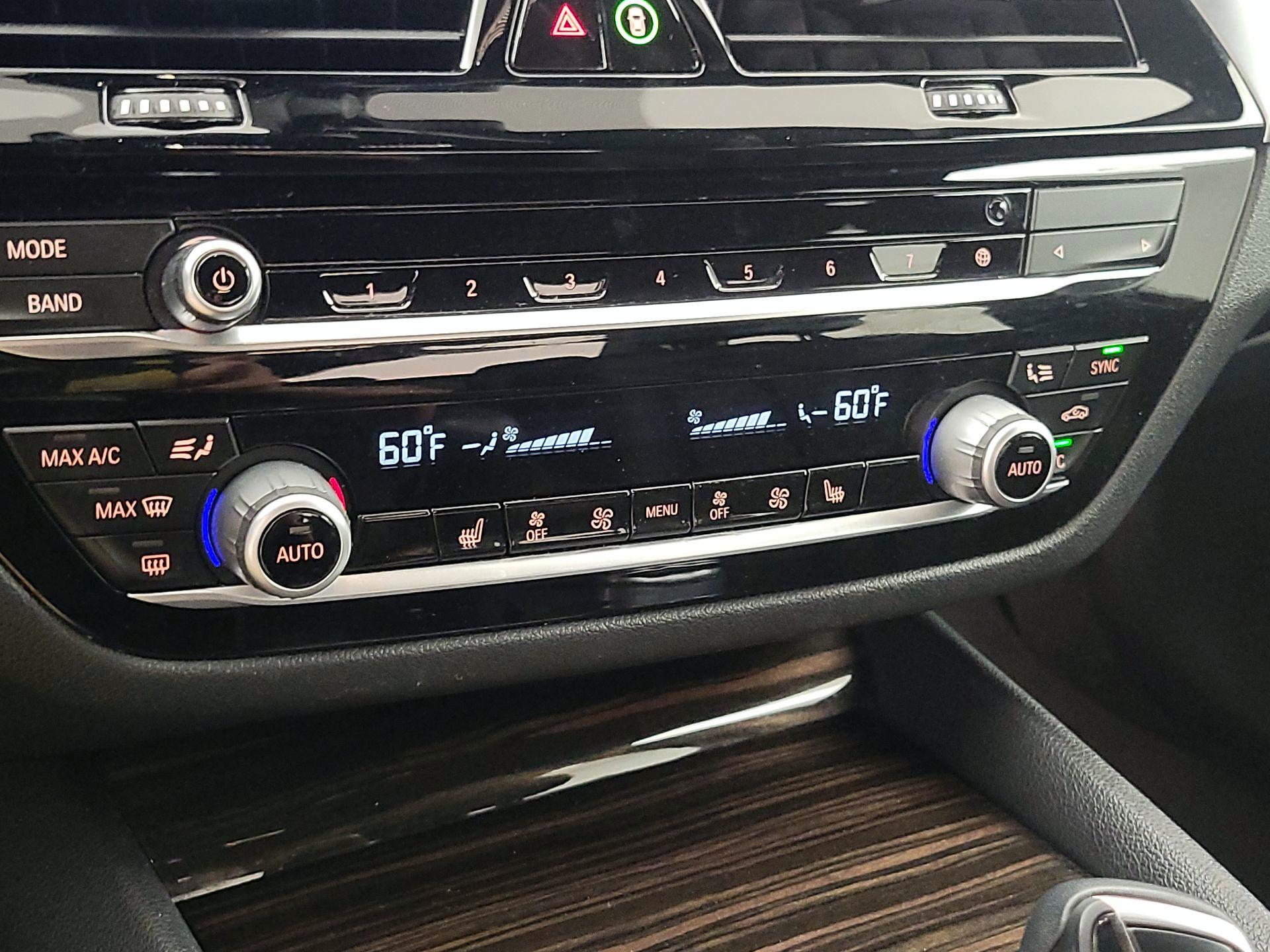 Thumbnail: 2021 BMW 5 Series - 16