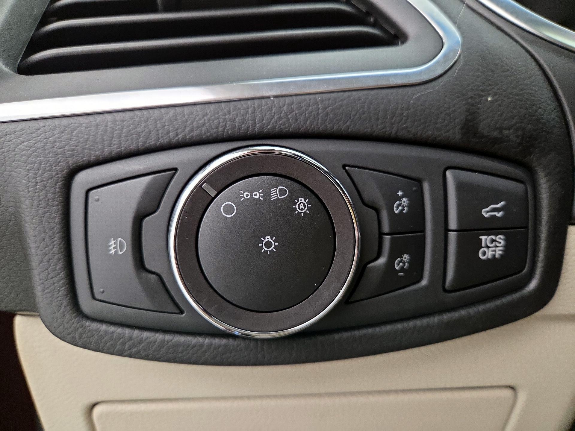 Thumbnail: 2020 Ford Edge - 13