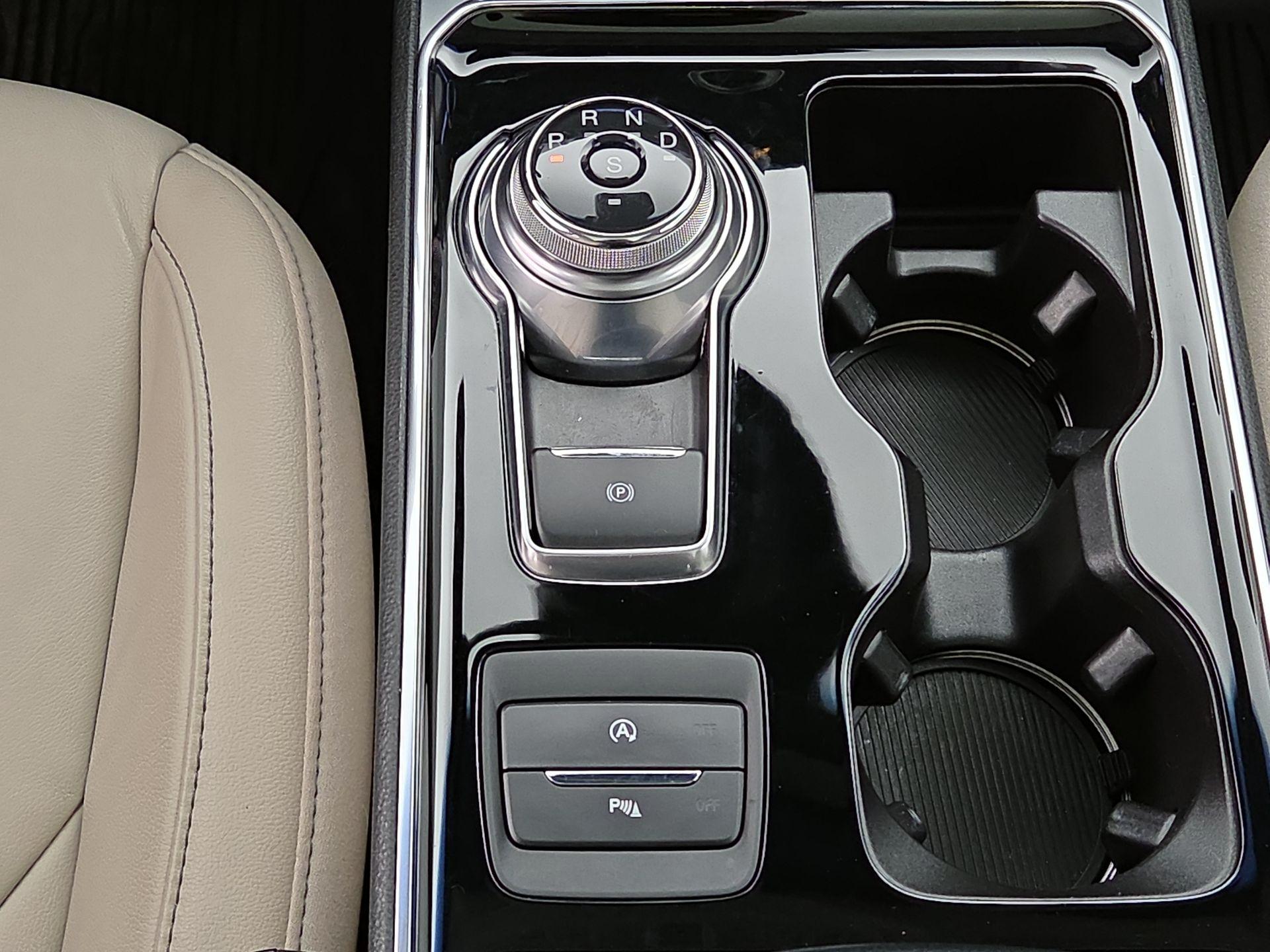 Thumbnail: 2020 Ford Edge - 18