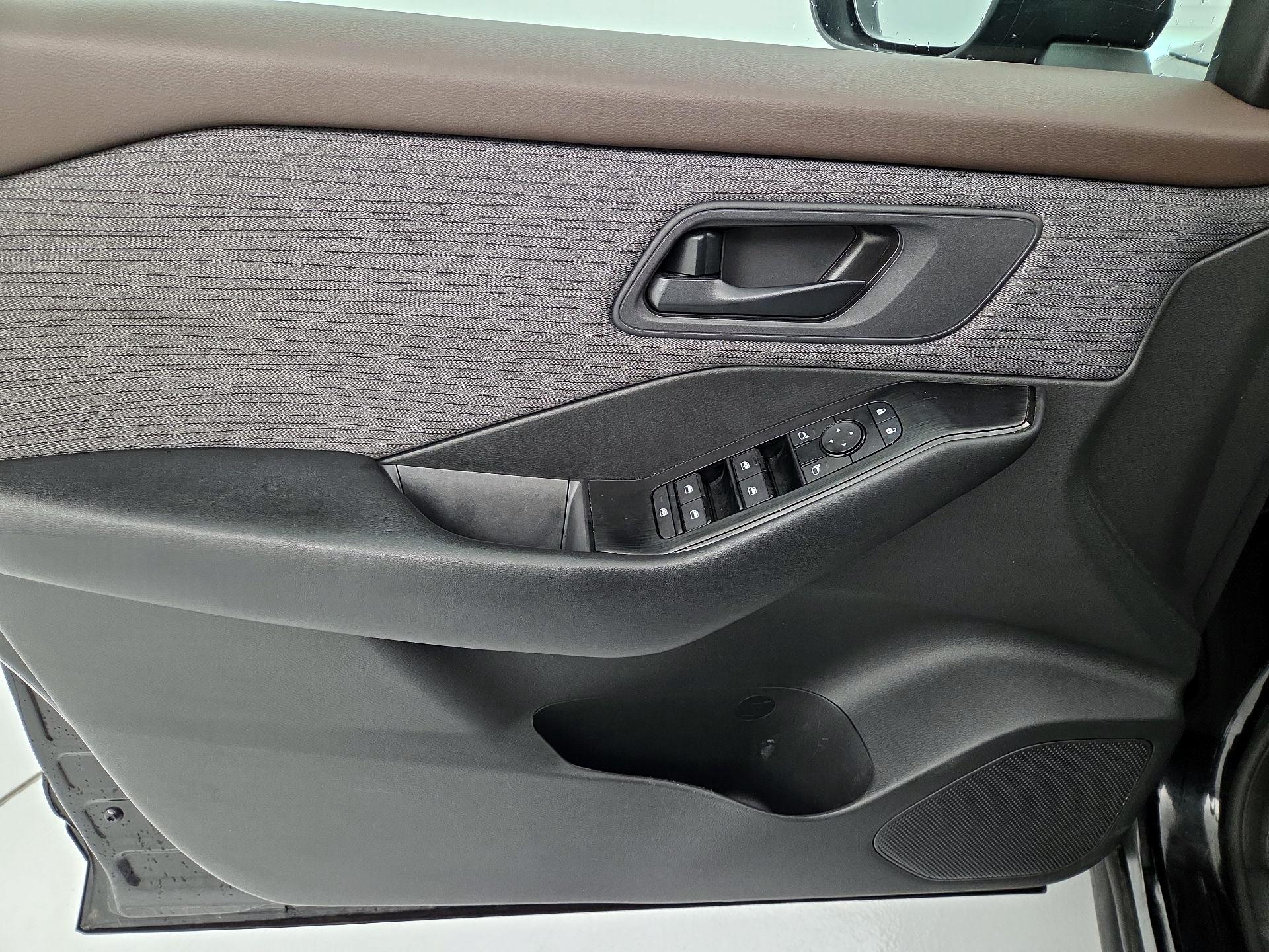 Thumbnail: 2023 Nissan Rogue - 12