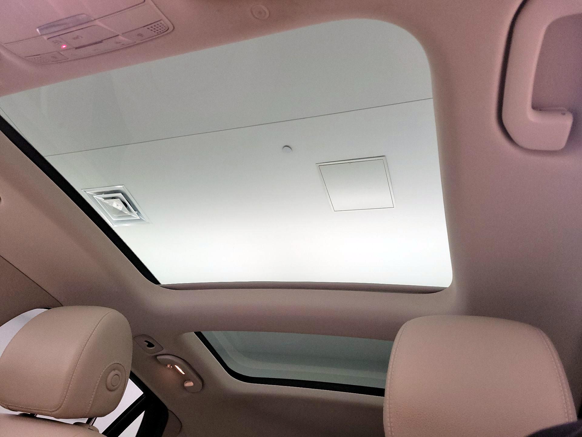 Thumbnail: 2022 Mercedes-Benz GLC - 19