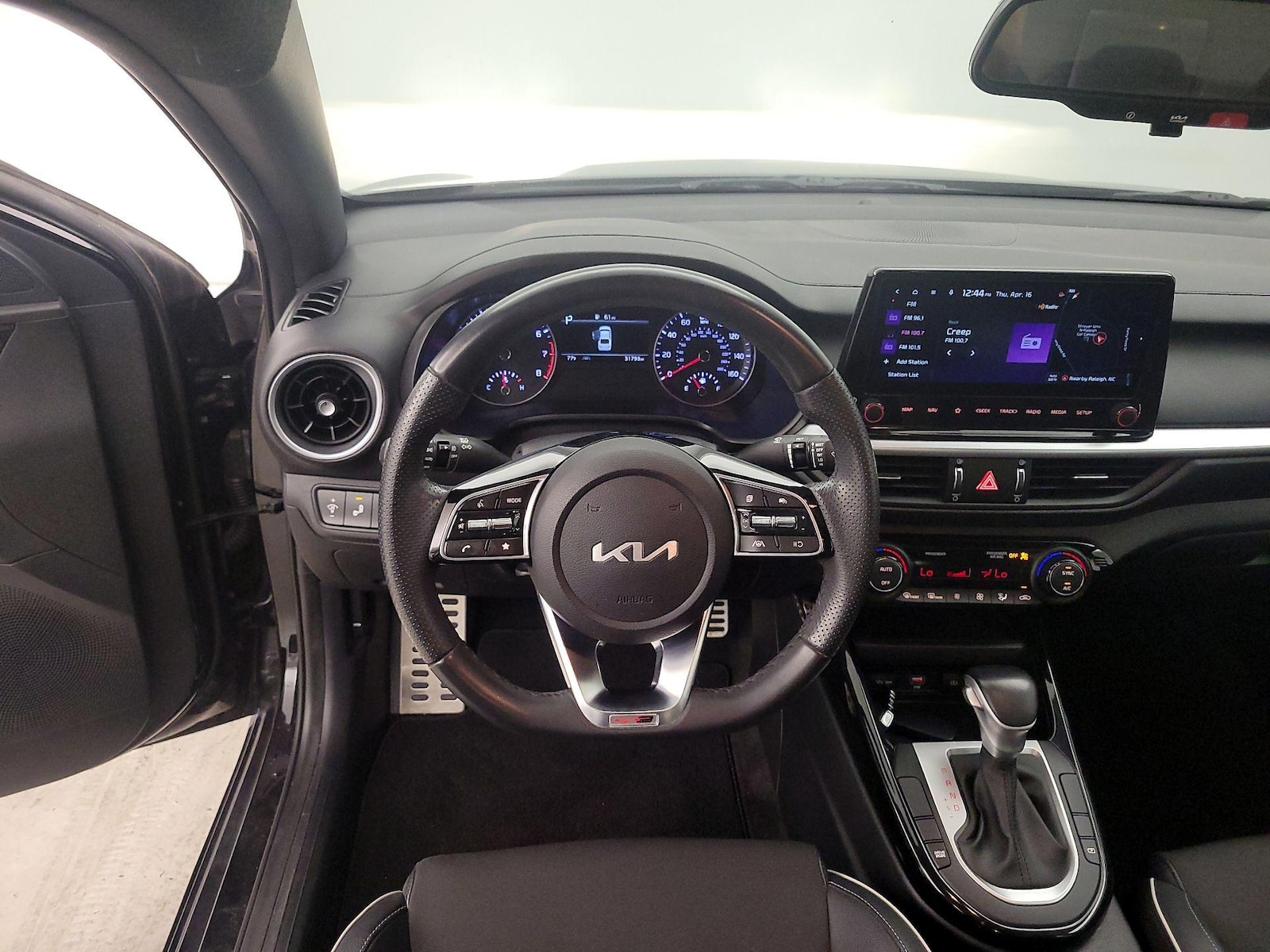 2023 Kia Forte GT-Line - Photo 11