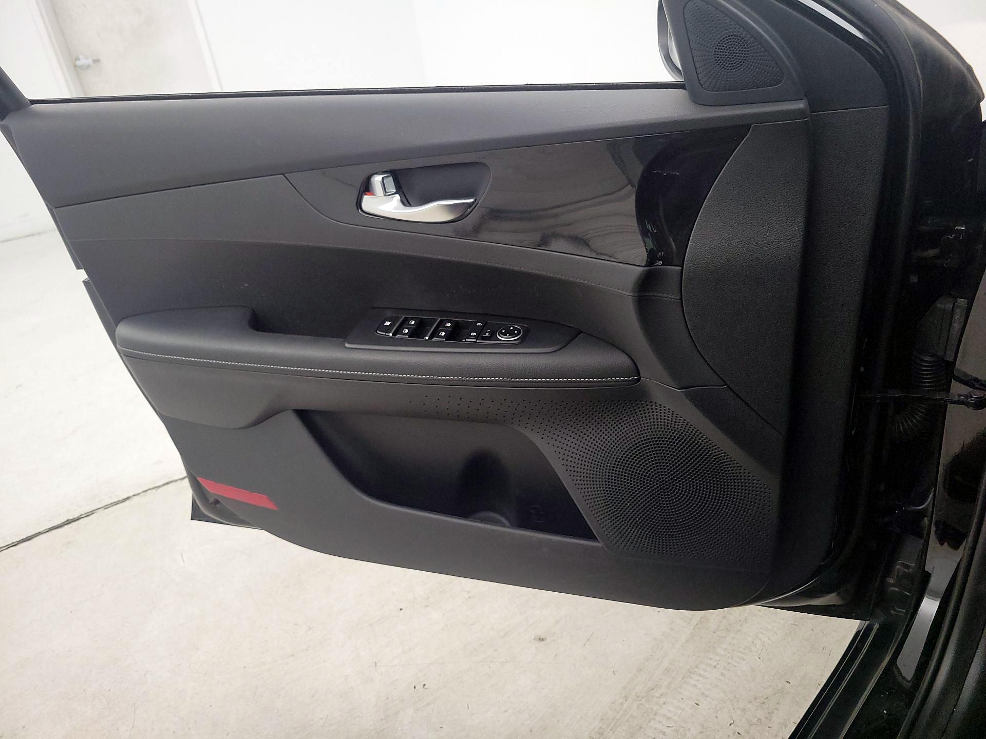 Thumbnail: 2023 Kia Forte - 12