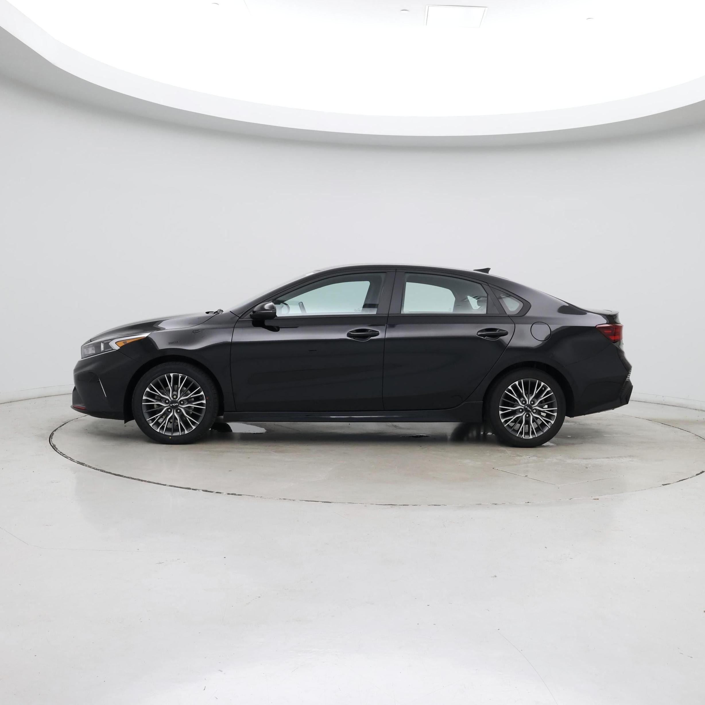 Thumbnail: 2023 Kia Forte - 3