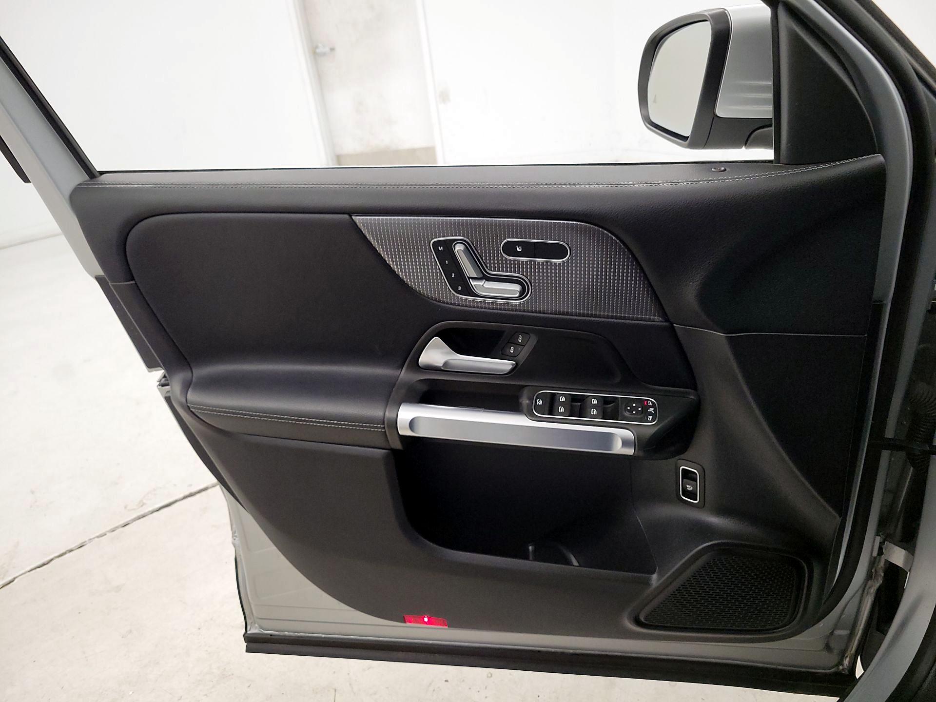 Thumbnail: 2021 Mercedes-Benz GLB - 12