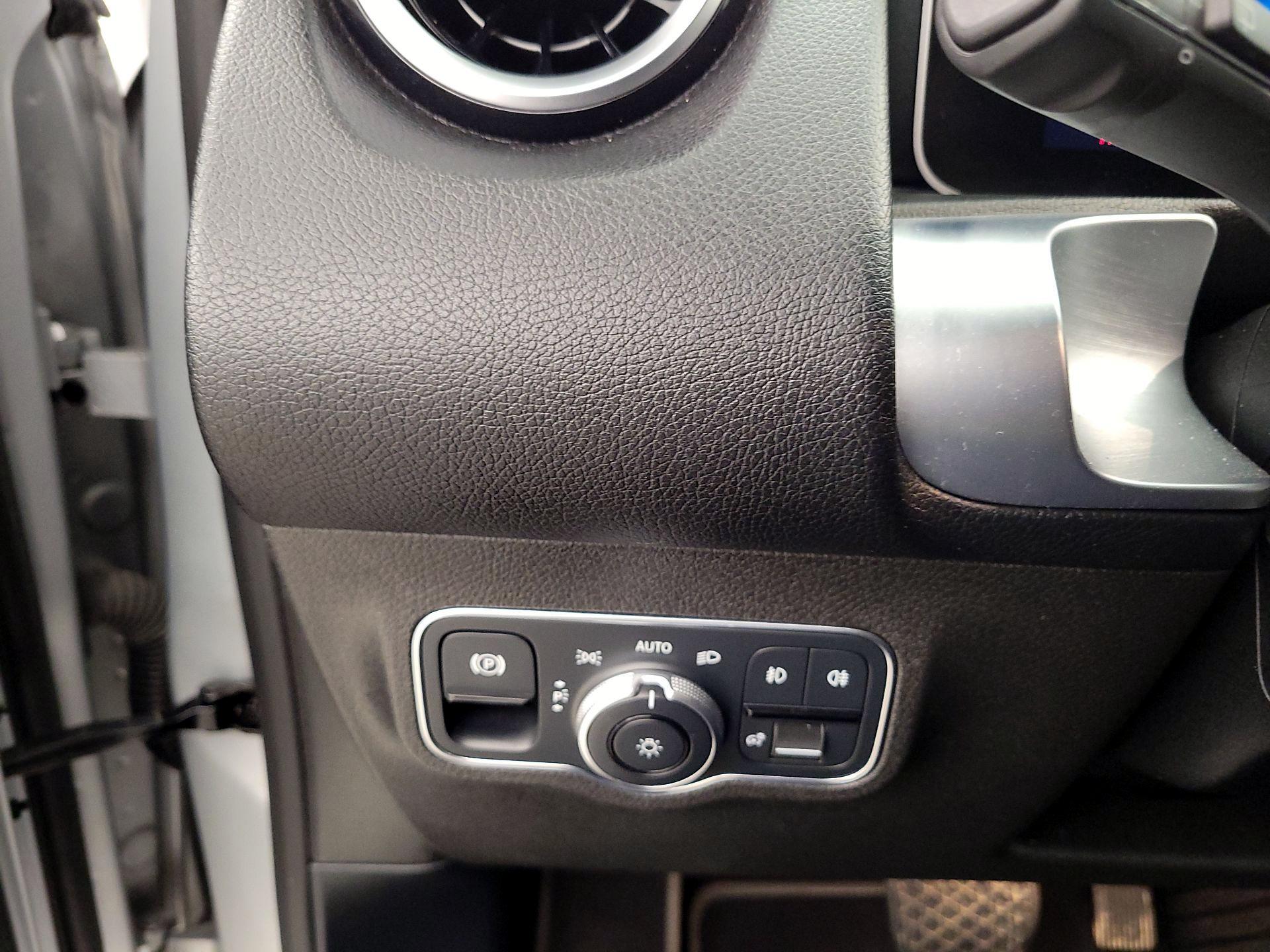 Thumbnail: 2021 Mercedes-Benz GLB - 13