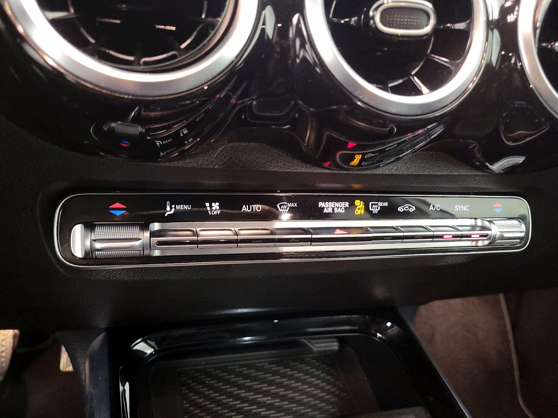 Thumbnail: 2021 Mercedes-Benz GLB - 16