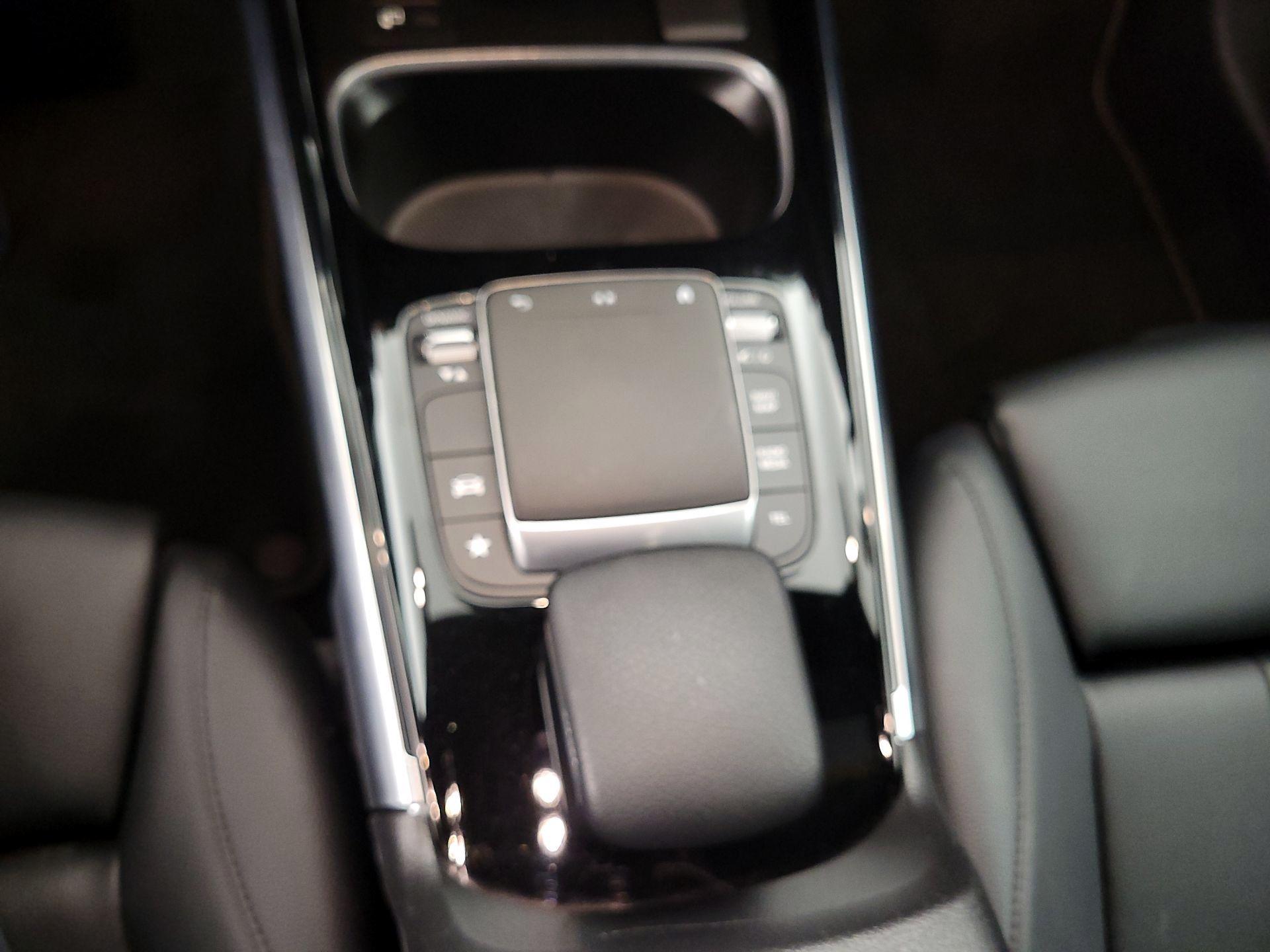 Thumbnail: 2021 Mercedes-Benz GLB - 17