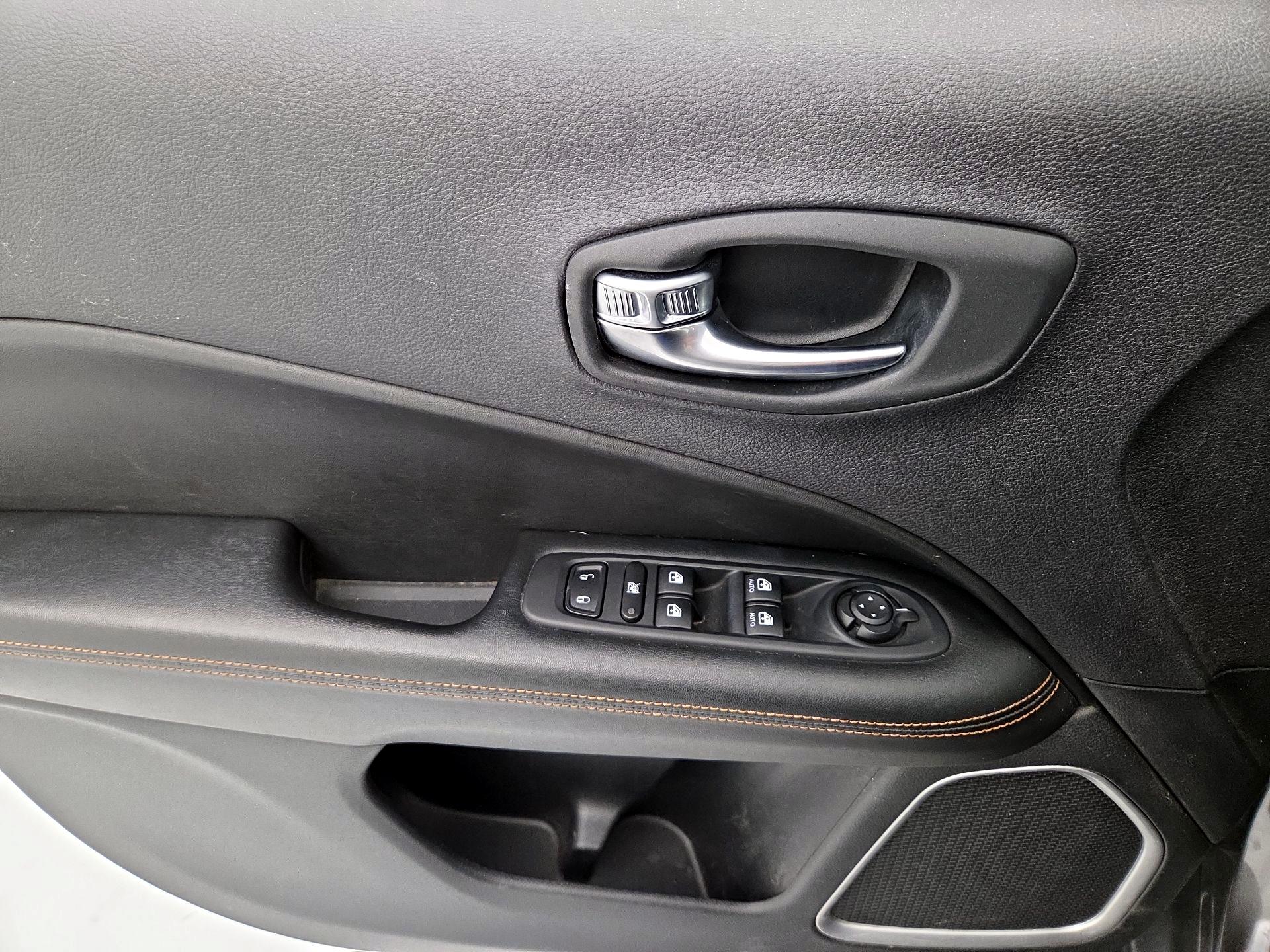 Thumbnail: 2020 Jeep Compass - 12